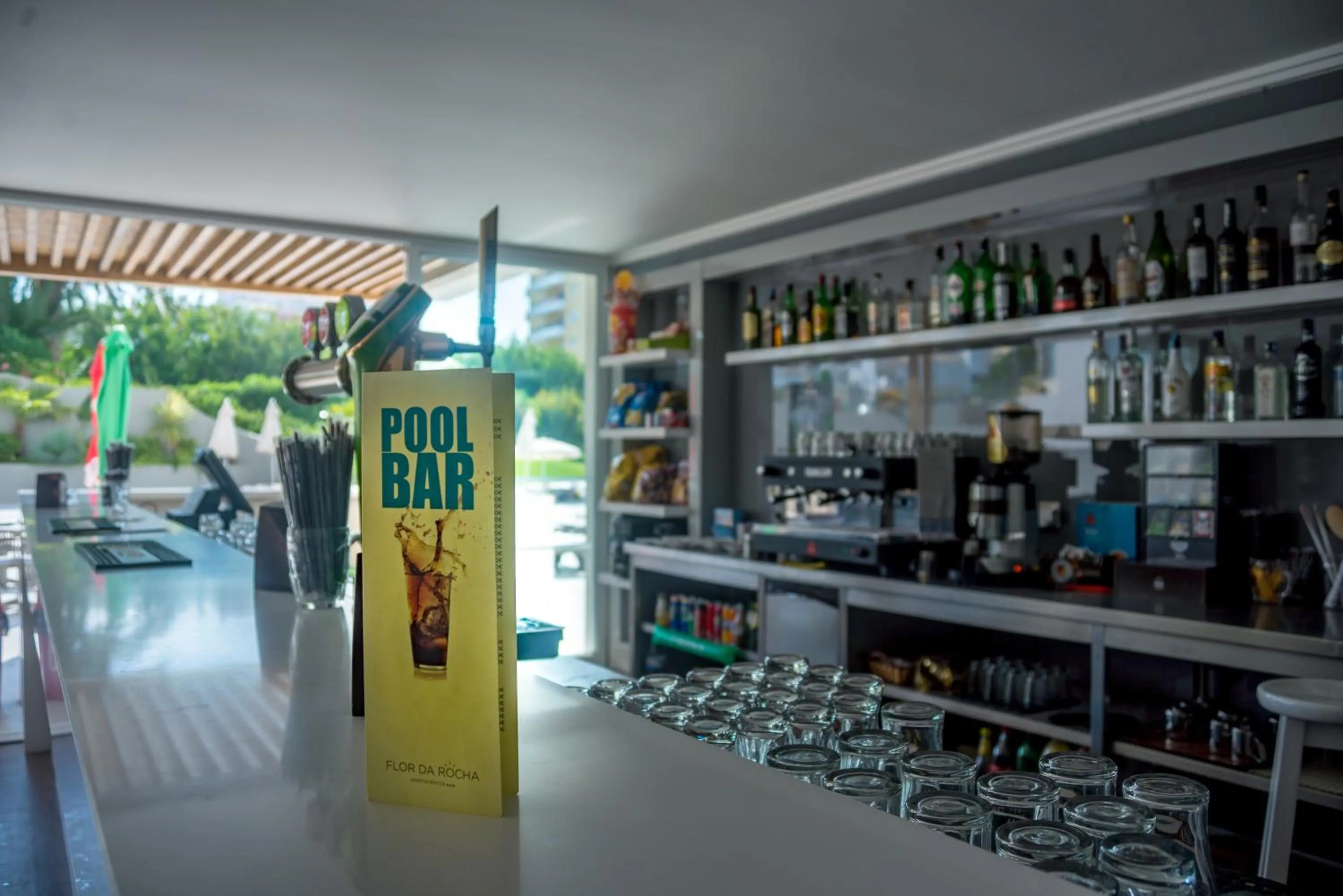 Communal lounge/ TV room in Flor Da Rocha