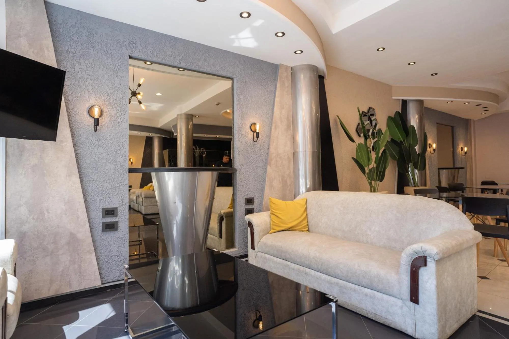 Communal lounge/ TV room in Hotel Marilian