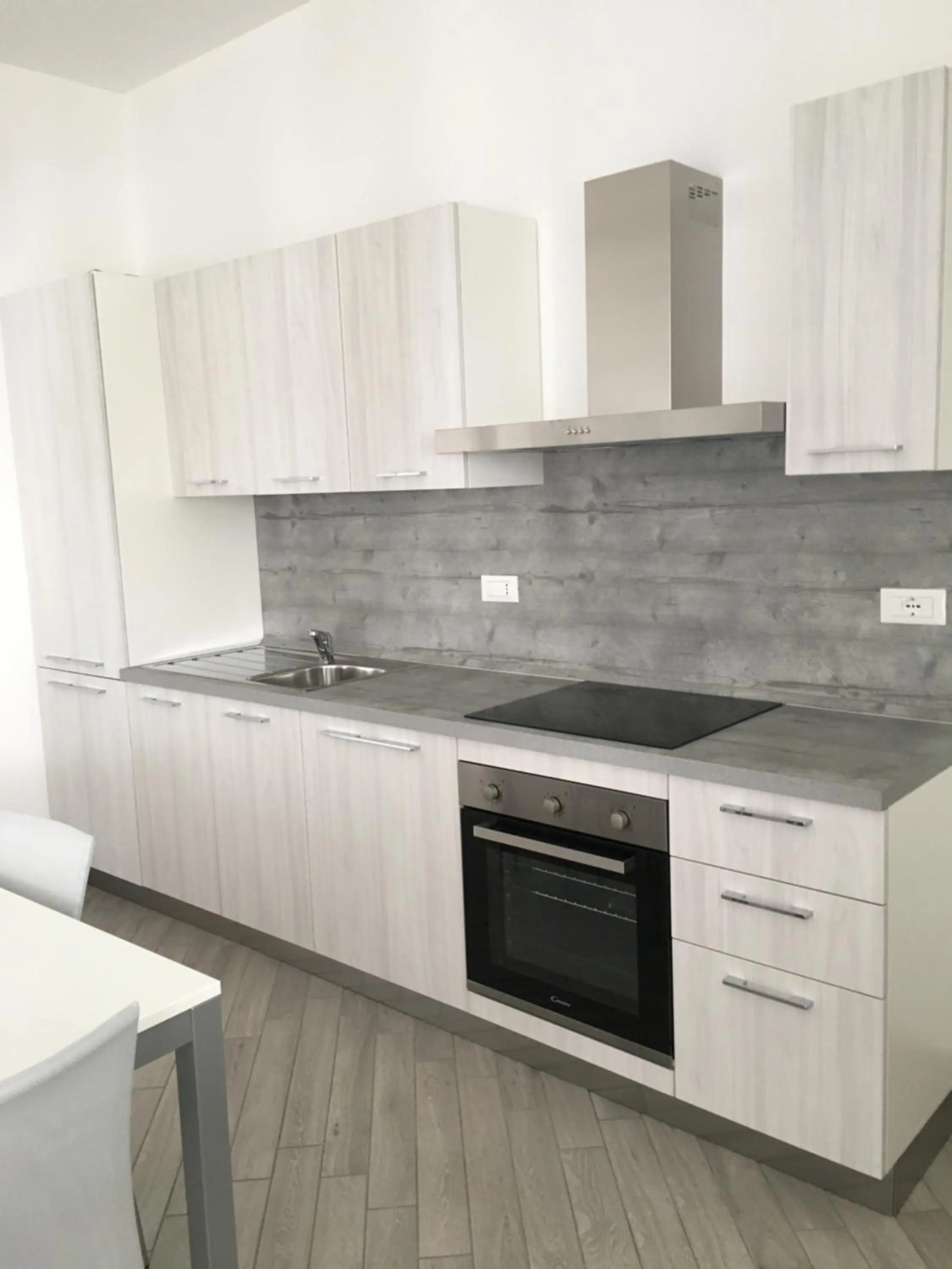 Kitchen or kitchenette in Home Hotel