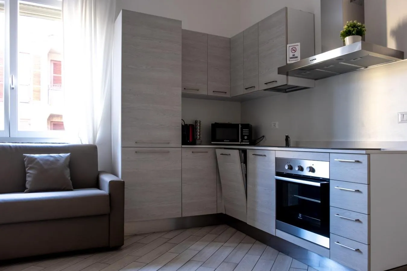 Kitchen or kitchenette in Home Hotel