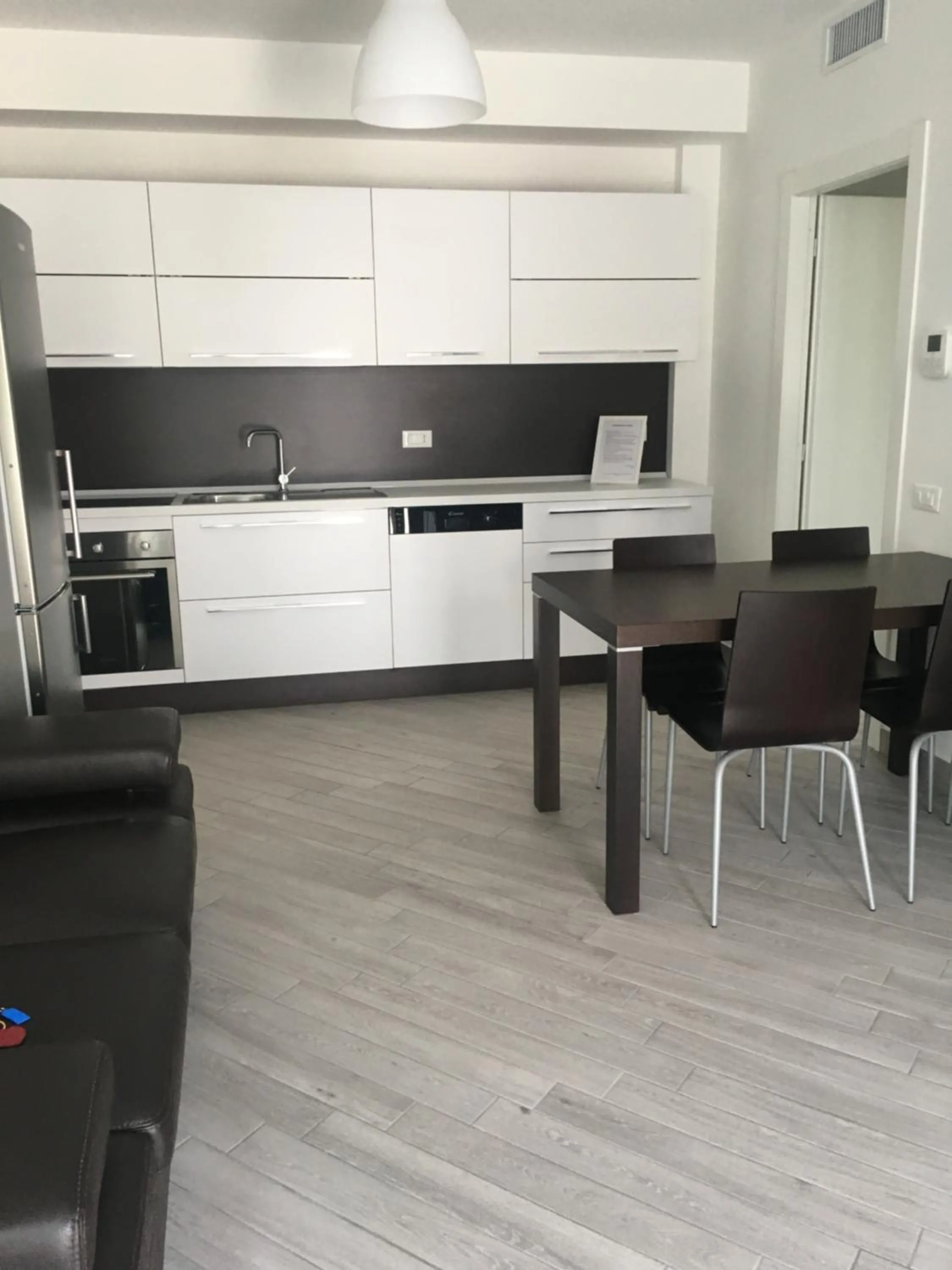 Kitchen or kitchenette in Home Hotel