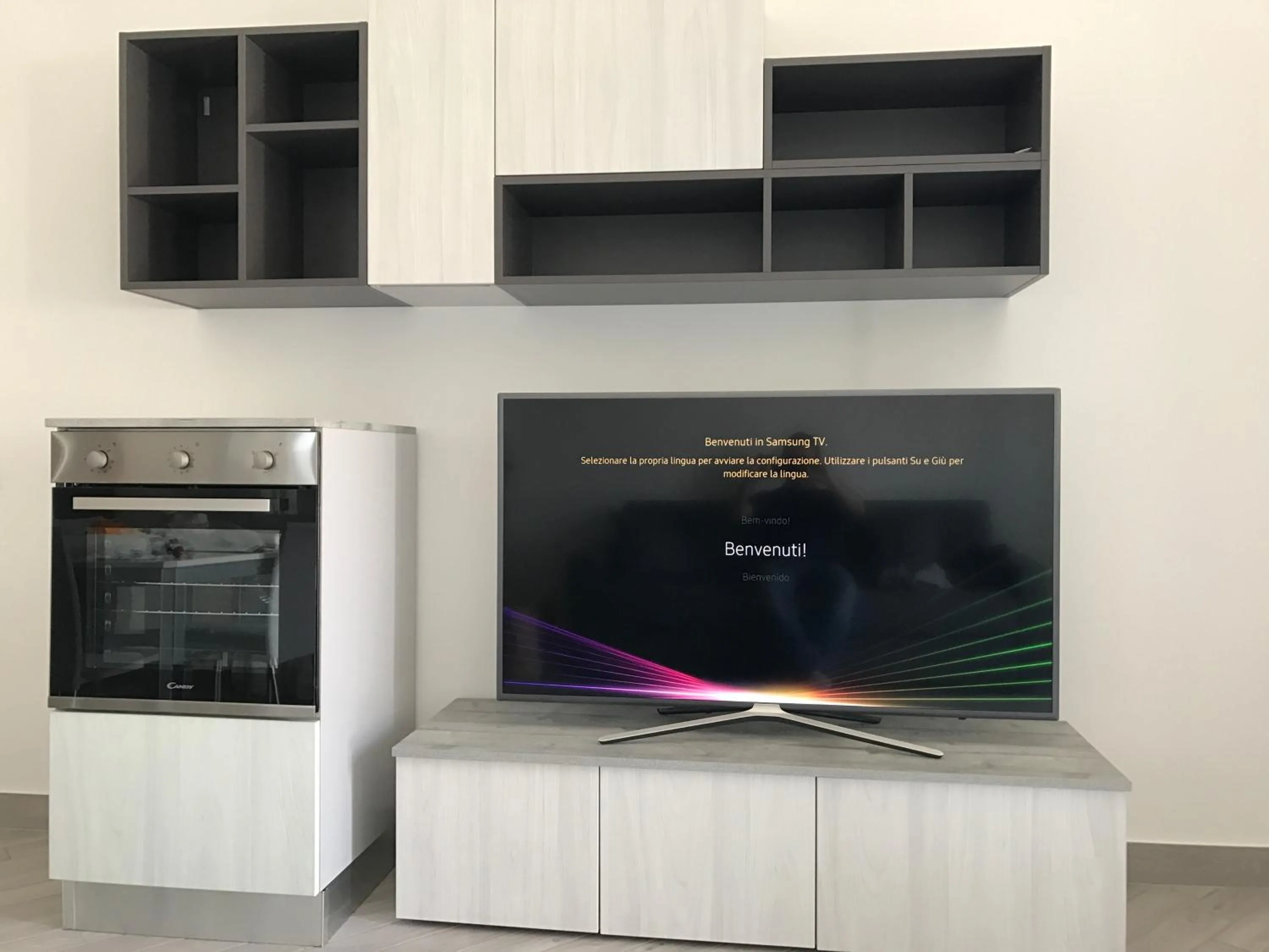 Kitchen or kitchenette in Home Hotel