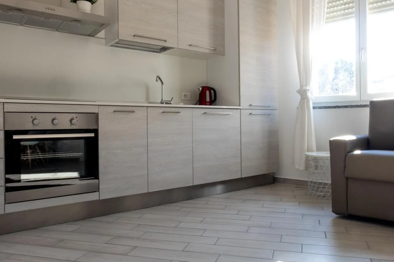 Kitchen or kitchenette in Home Hotel