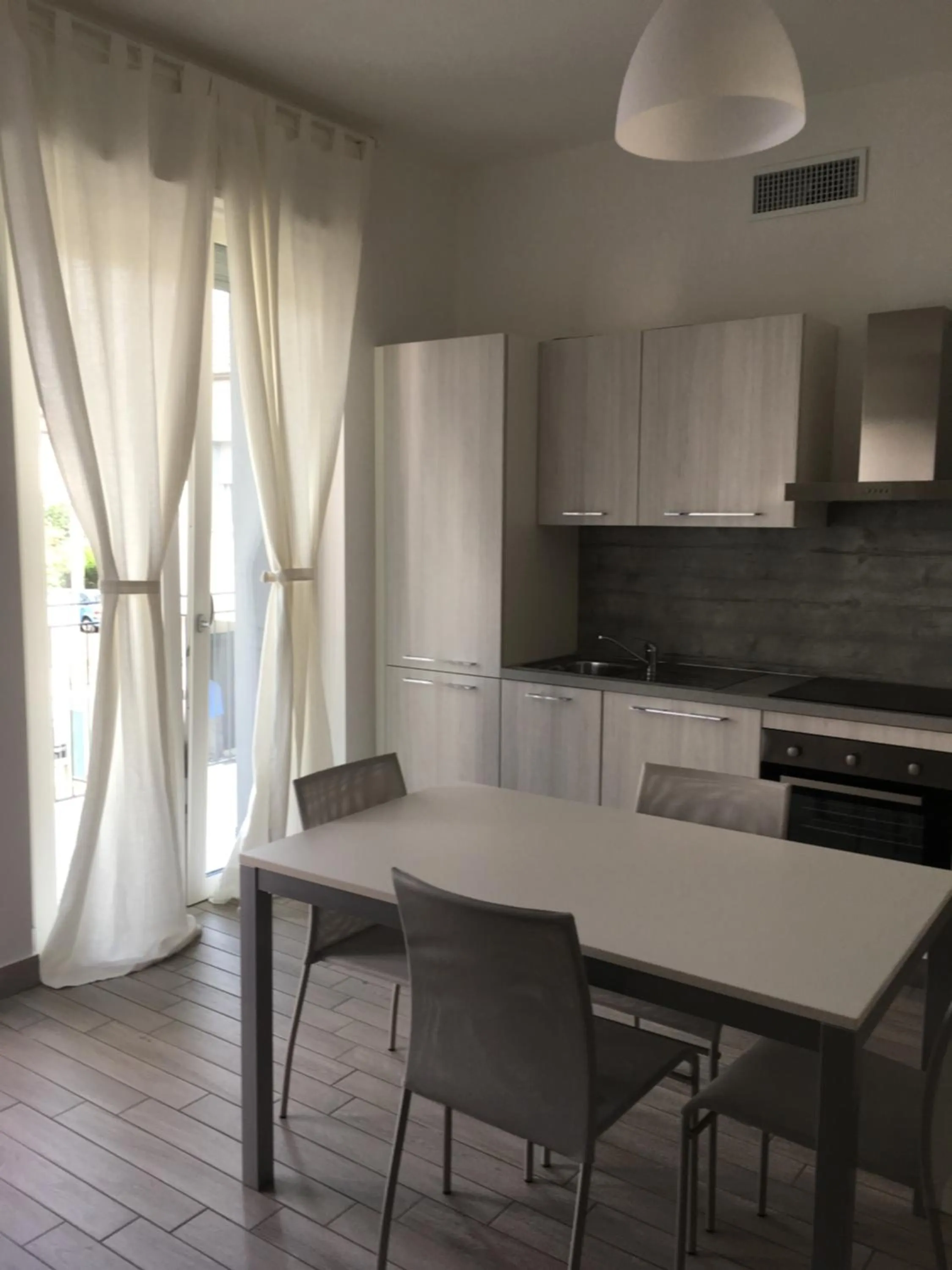 Kitchen or kitchenette in Home Hotel