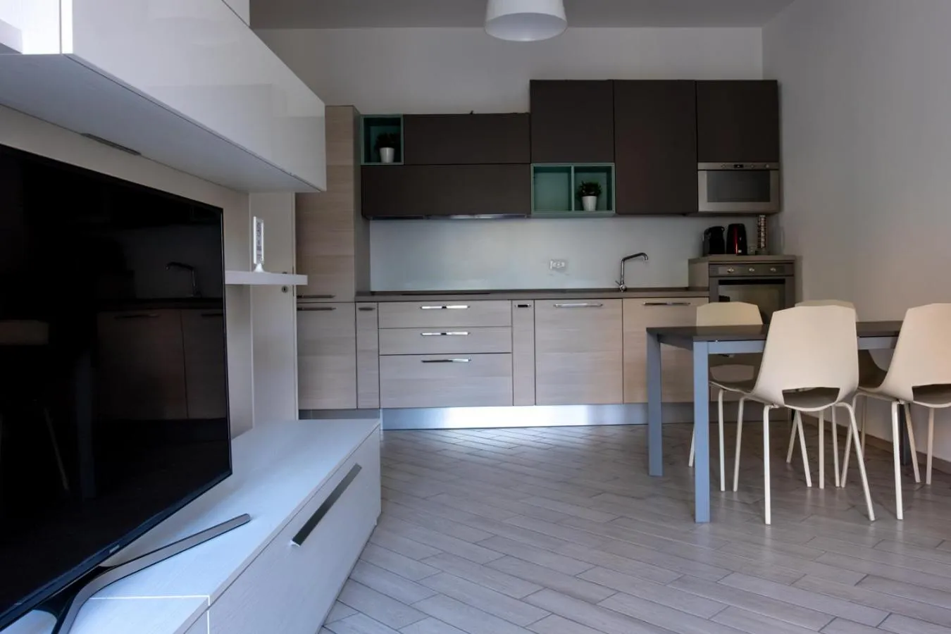 Kitchen or kitchenette in Home Hotel