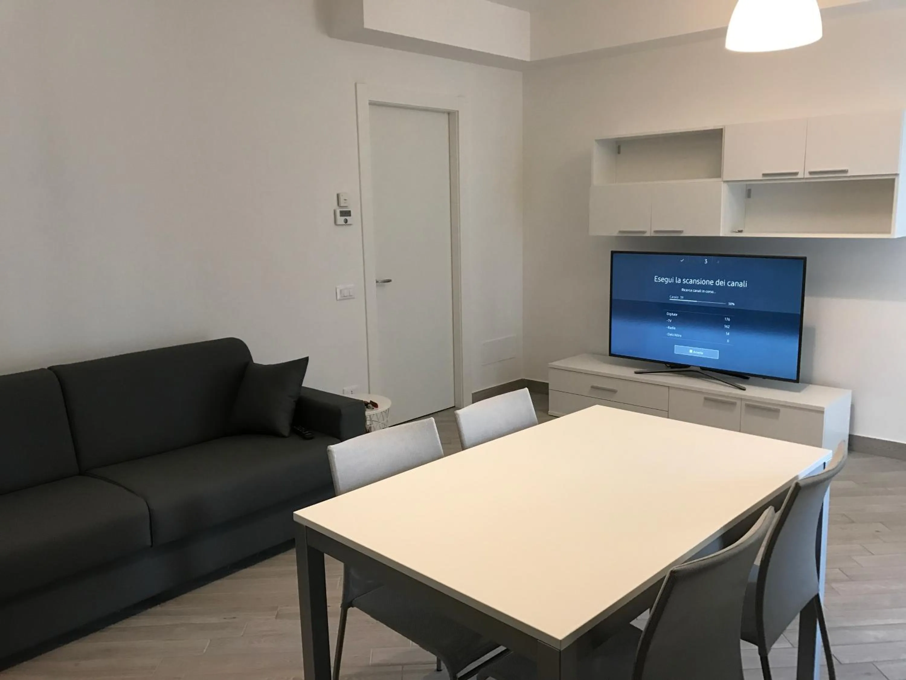 Kitchen or kitchenette in Home Hotel