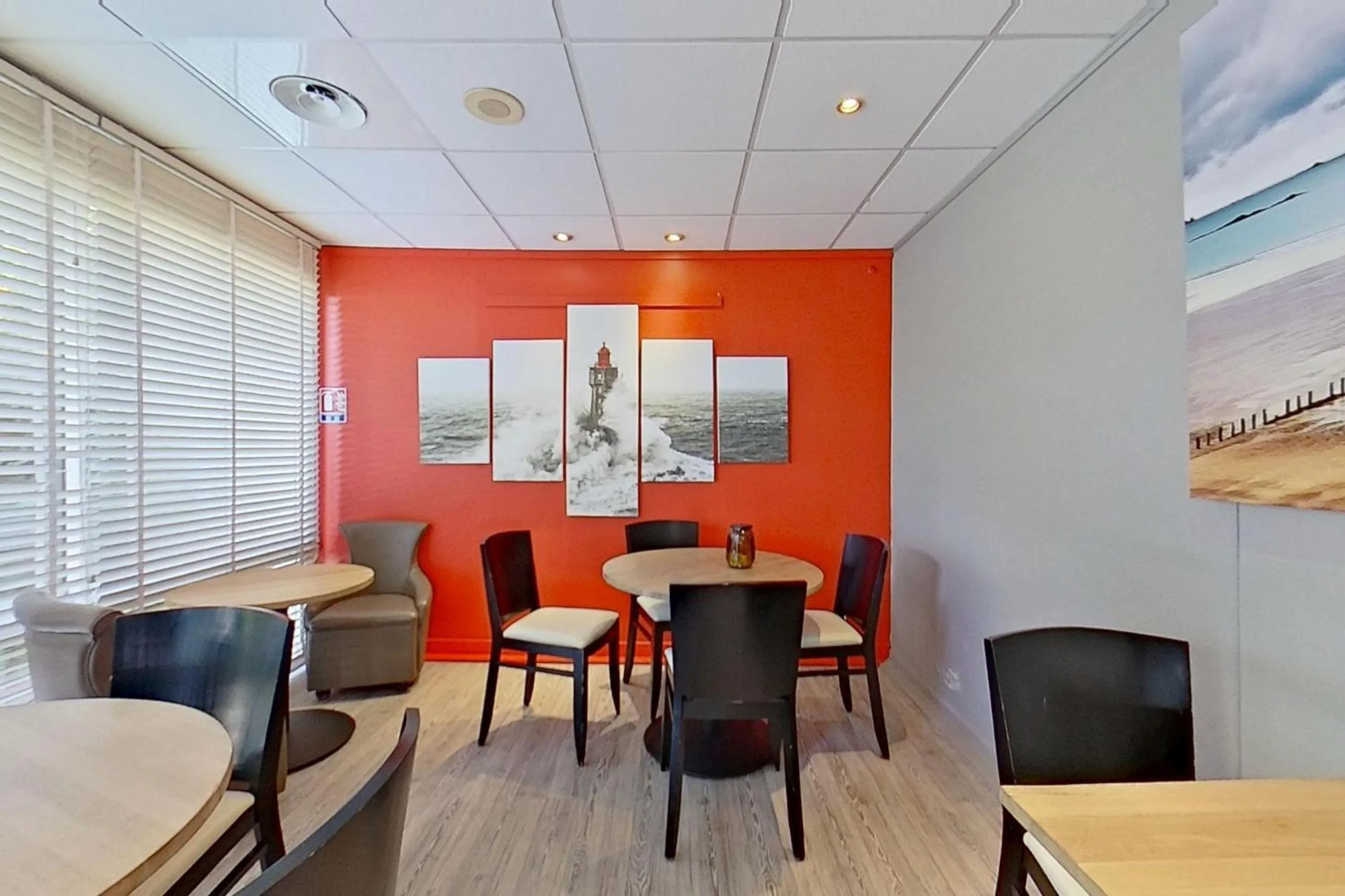 Restaurant/places to eat in ibis Vannes