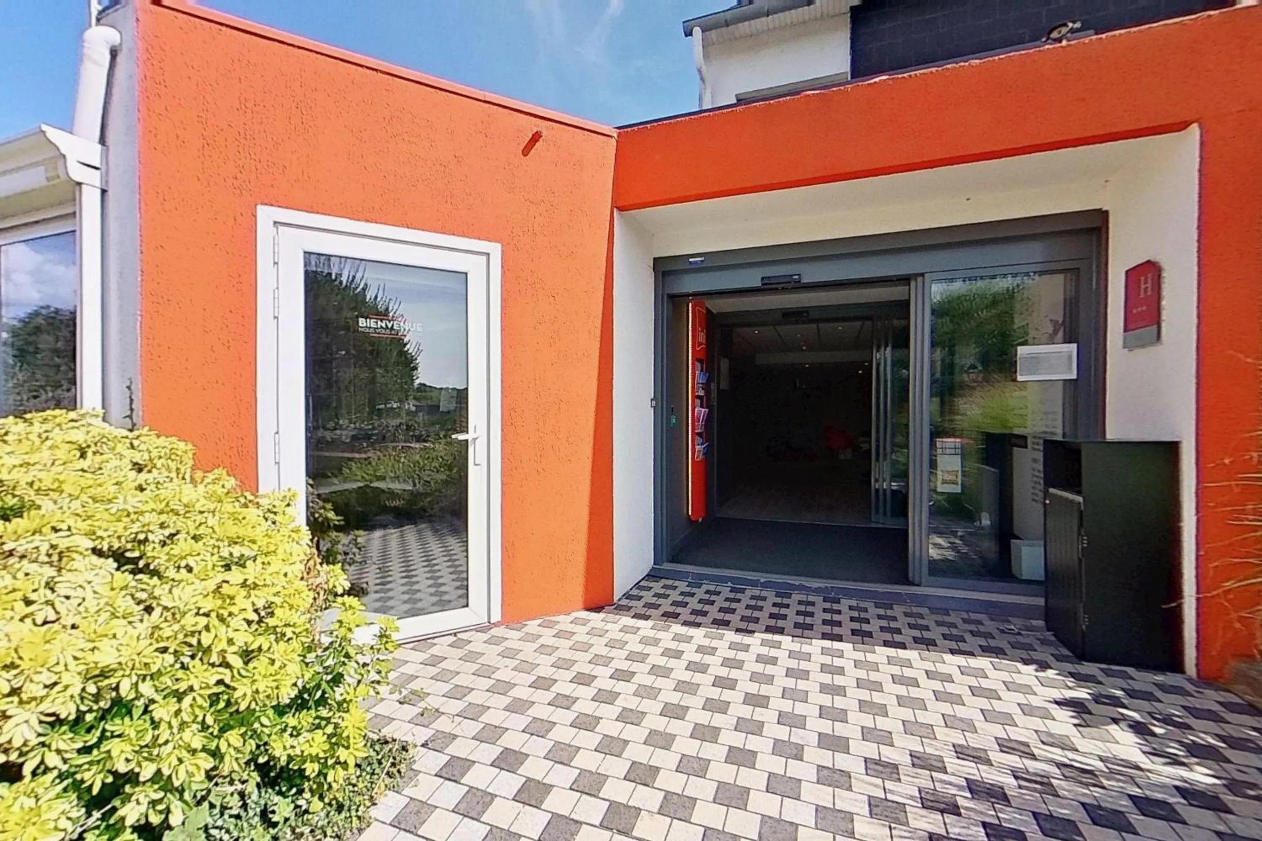 Facade/entrance in ibis Vannes