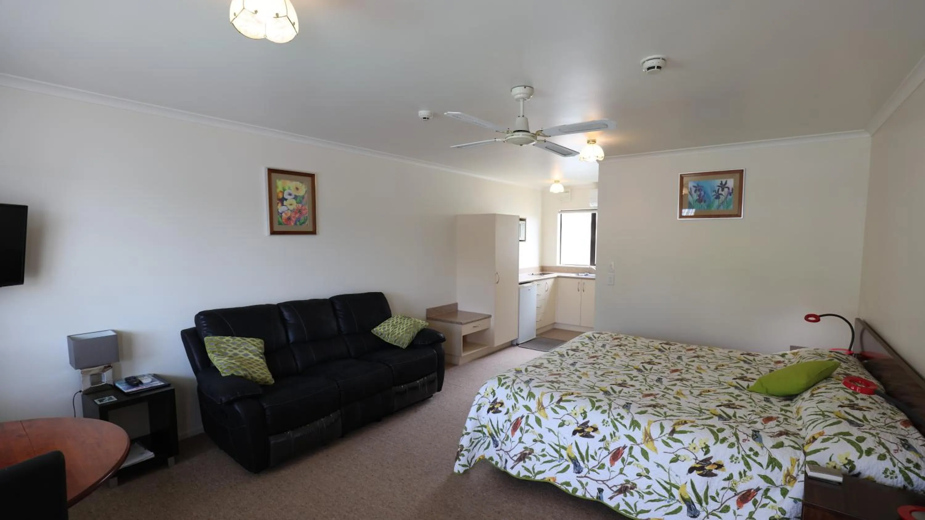 Bed in Bk's Counties Motor Lodge