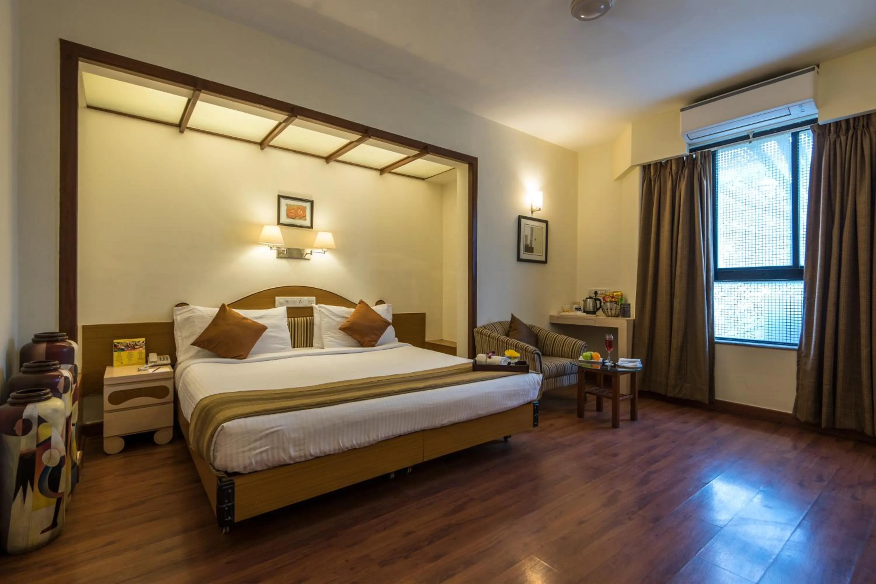 Bed in Hotel Park Central Koregaon Park