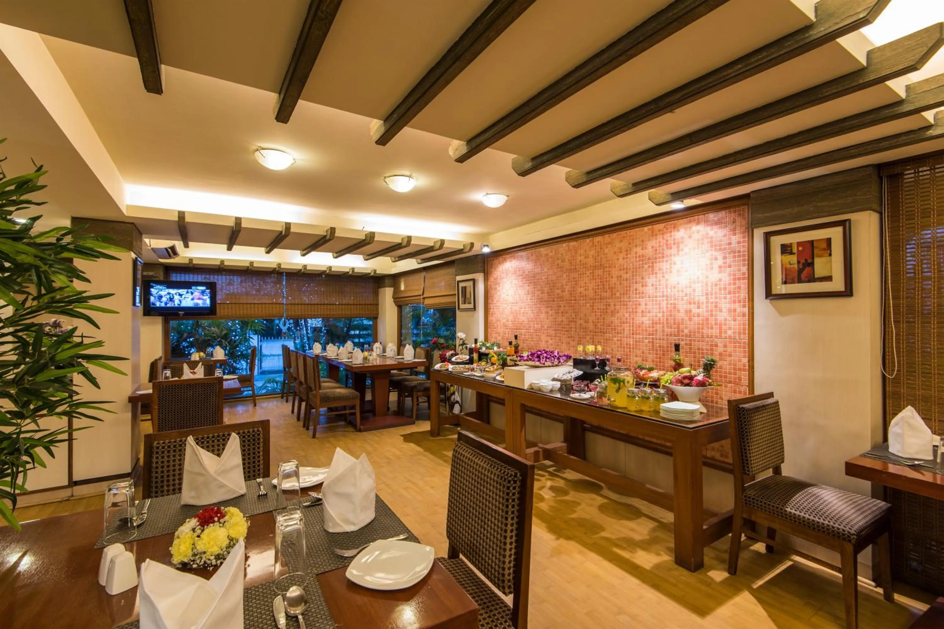 Restaurant/places to eat in Hotel Park Central Koregaon Park