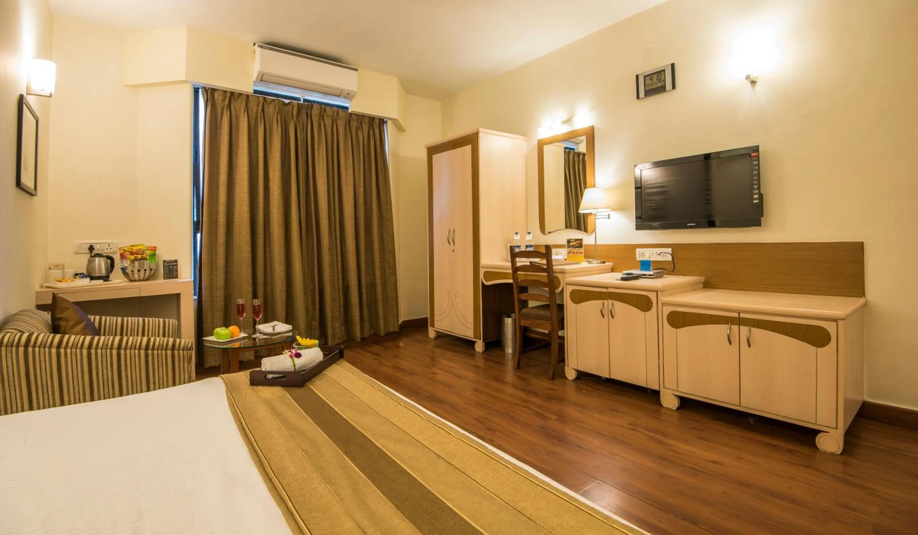Bed in Hotel Park Central Koregaon Park