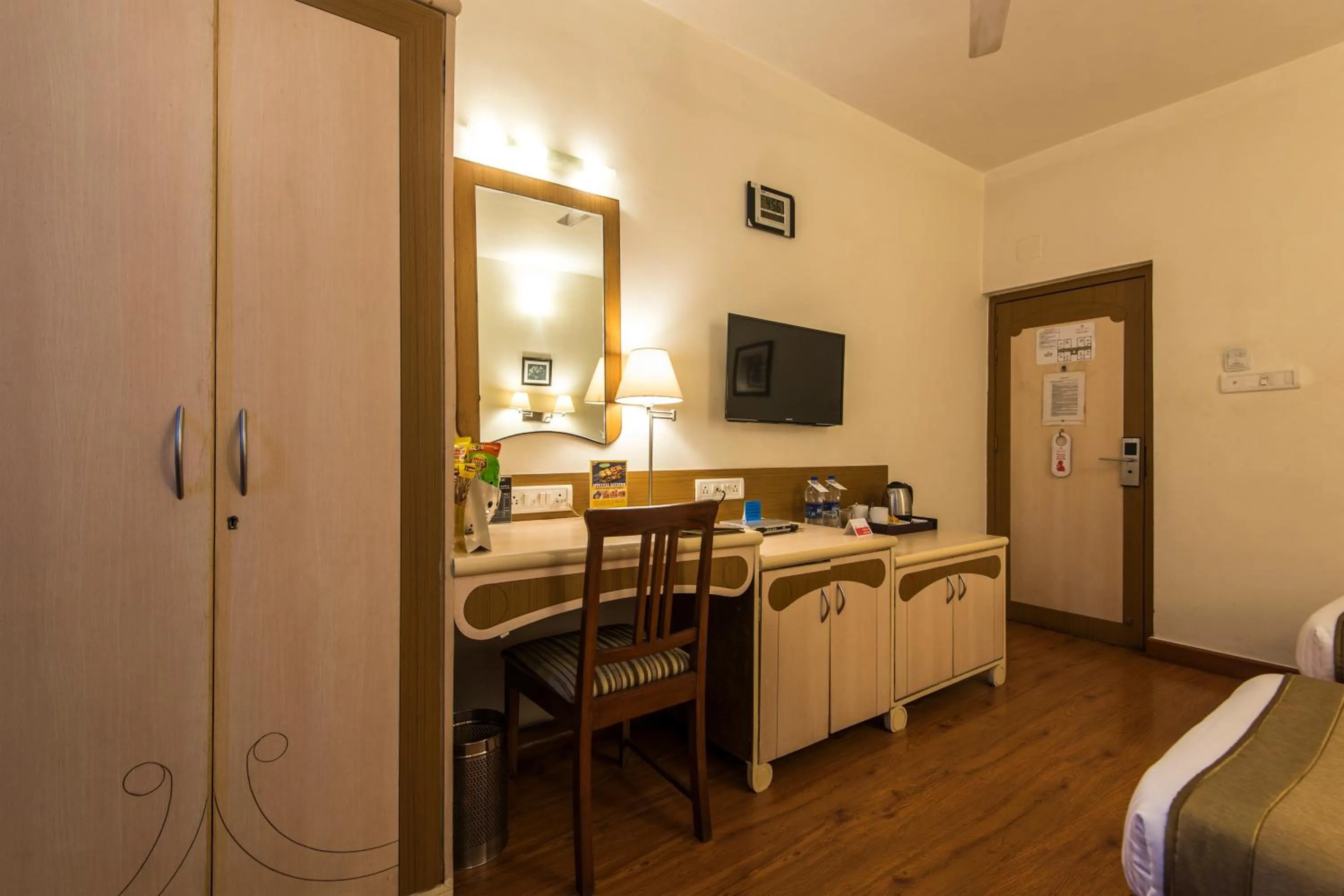 TV and multimedia, Bed in Hotel Park Central Koregaon Park