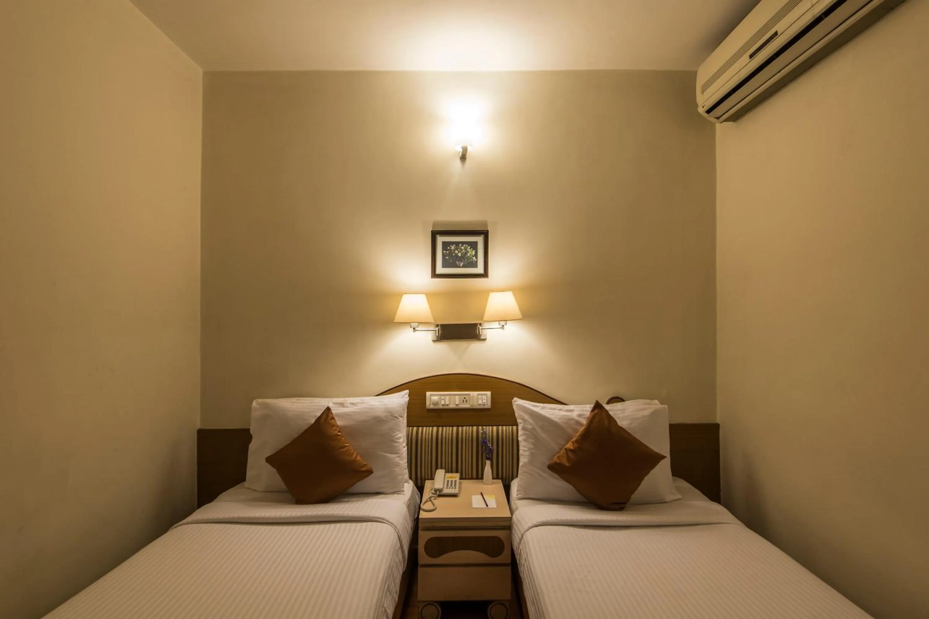 Bed in Hotel Park Central Koregaon Park