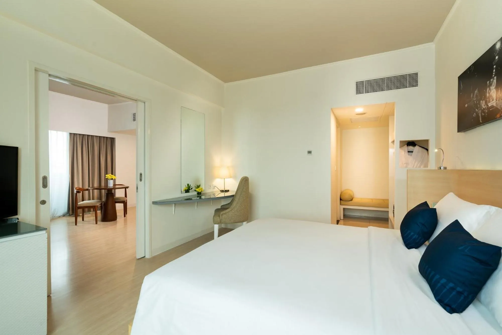 Photo of the whole room, Bed in Cityloog Hotel Tebet Jakarta