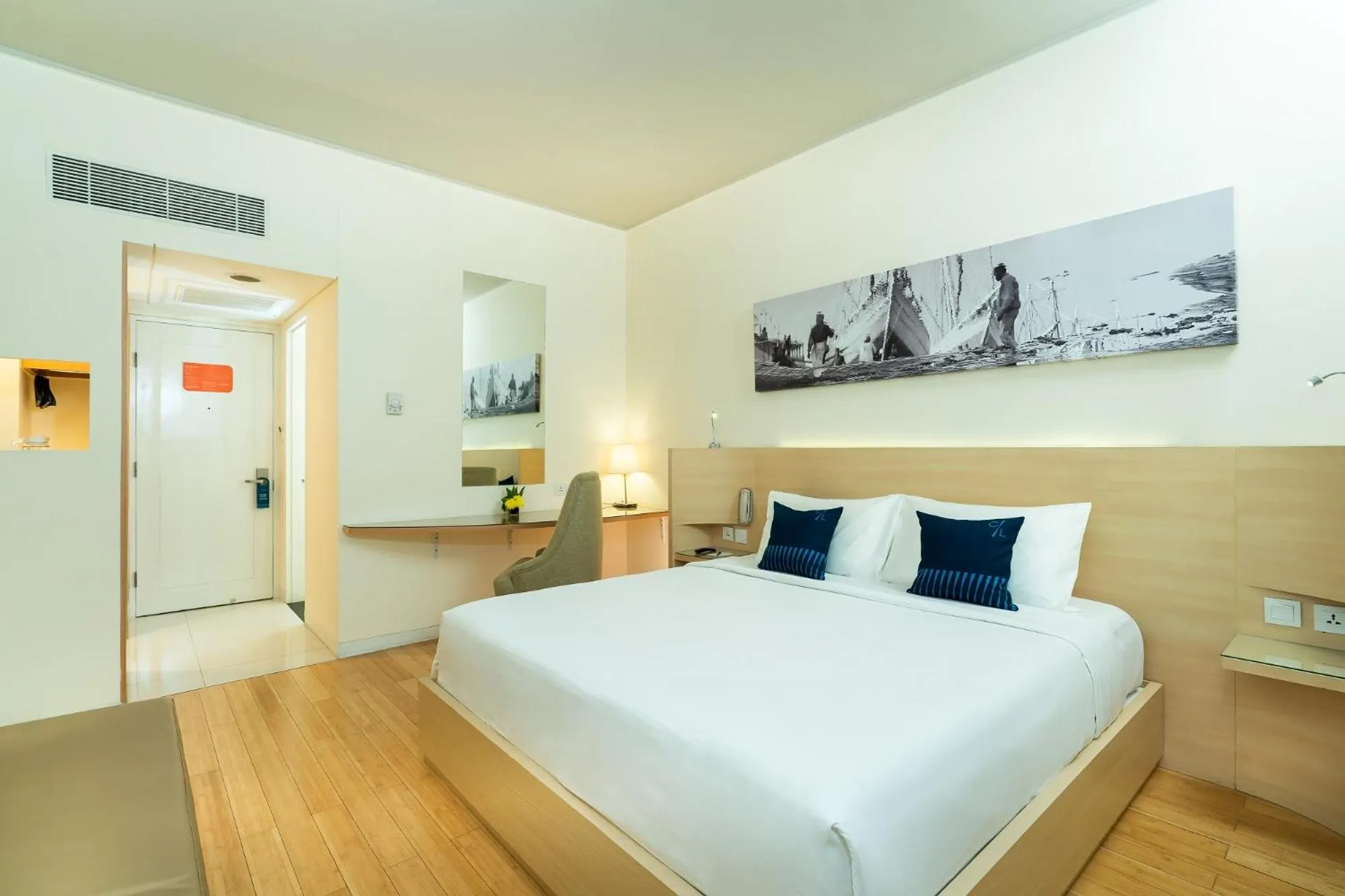 Photo of the whole room, Bed in Cityloog Hotel Tebet Jakarta