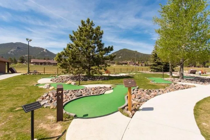 Minigolf in YMCA of the Rockies
