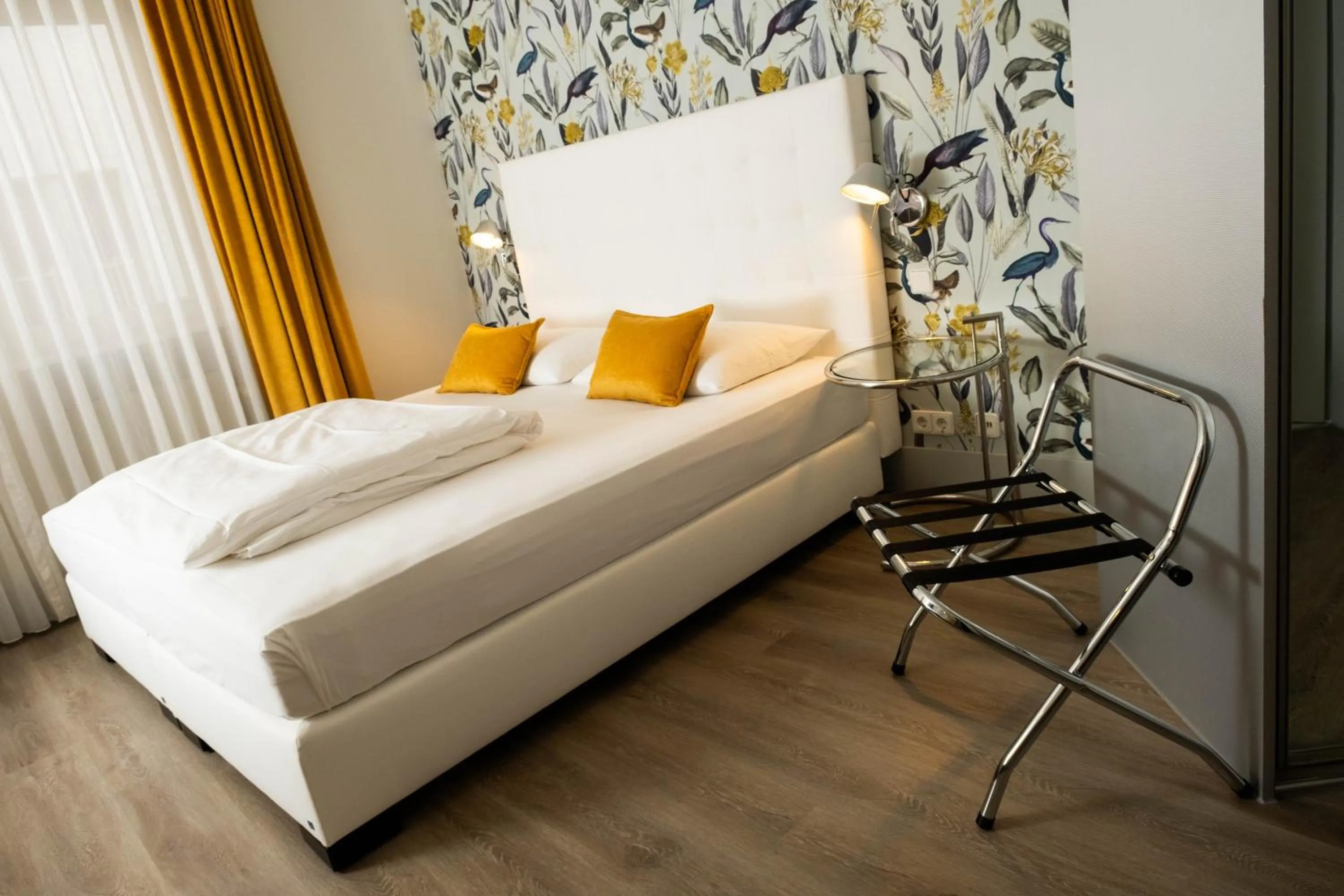 Bed in Hotel Ottheinrich