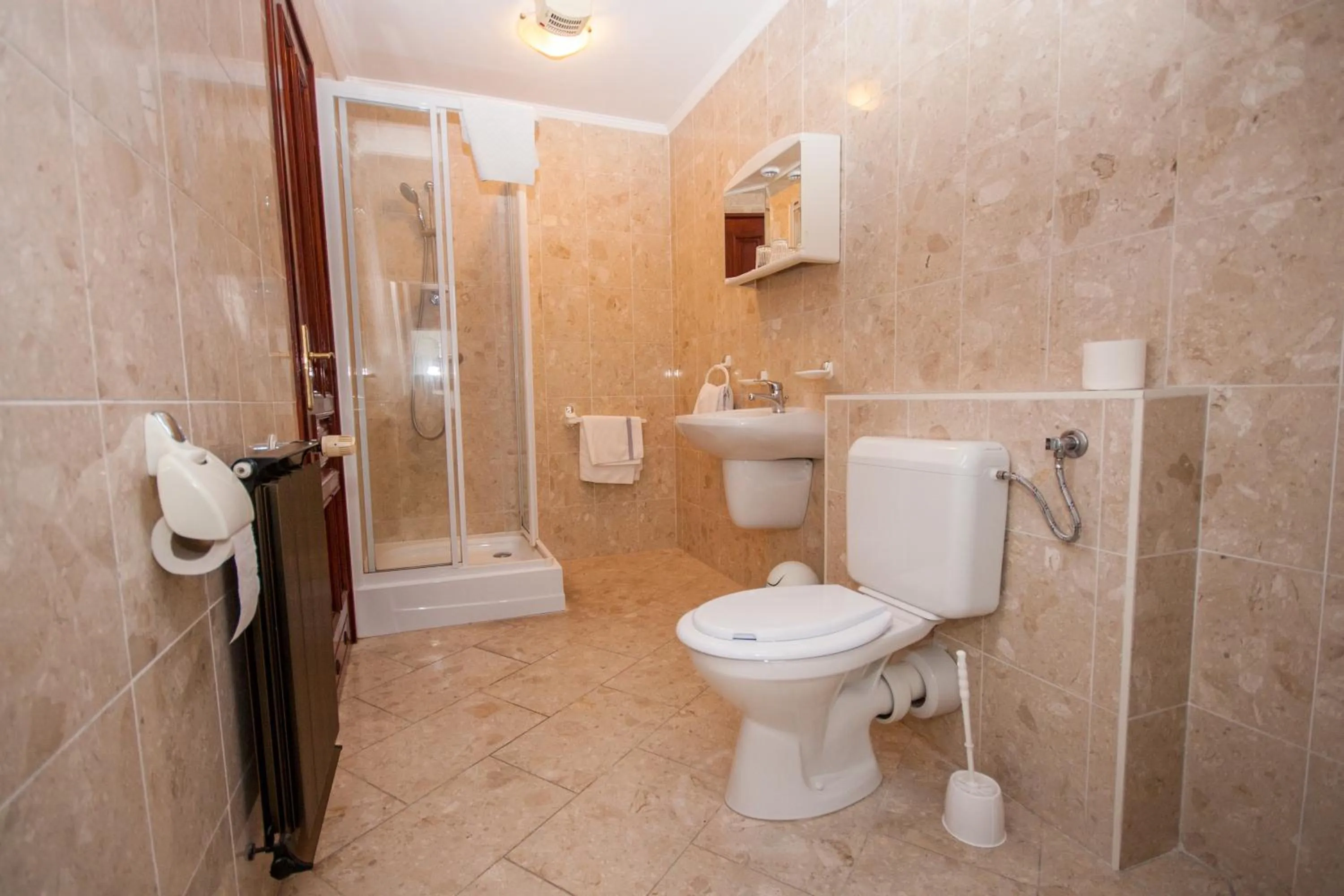 Bathroom in Korona Pension and Restaurant