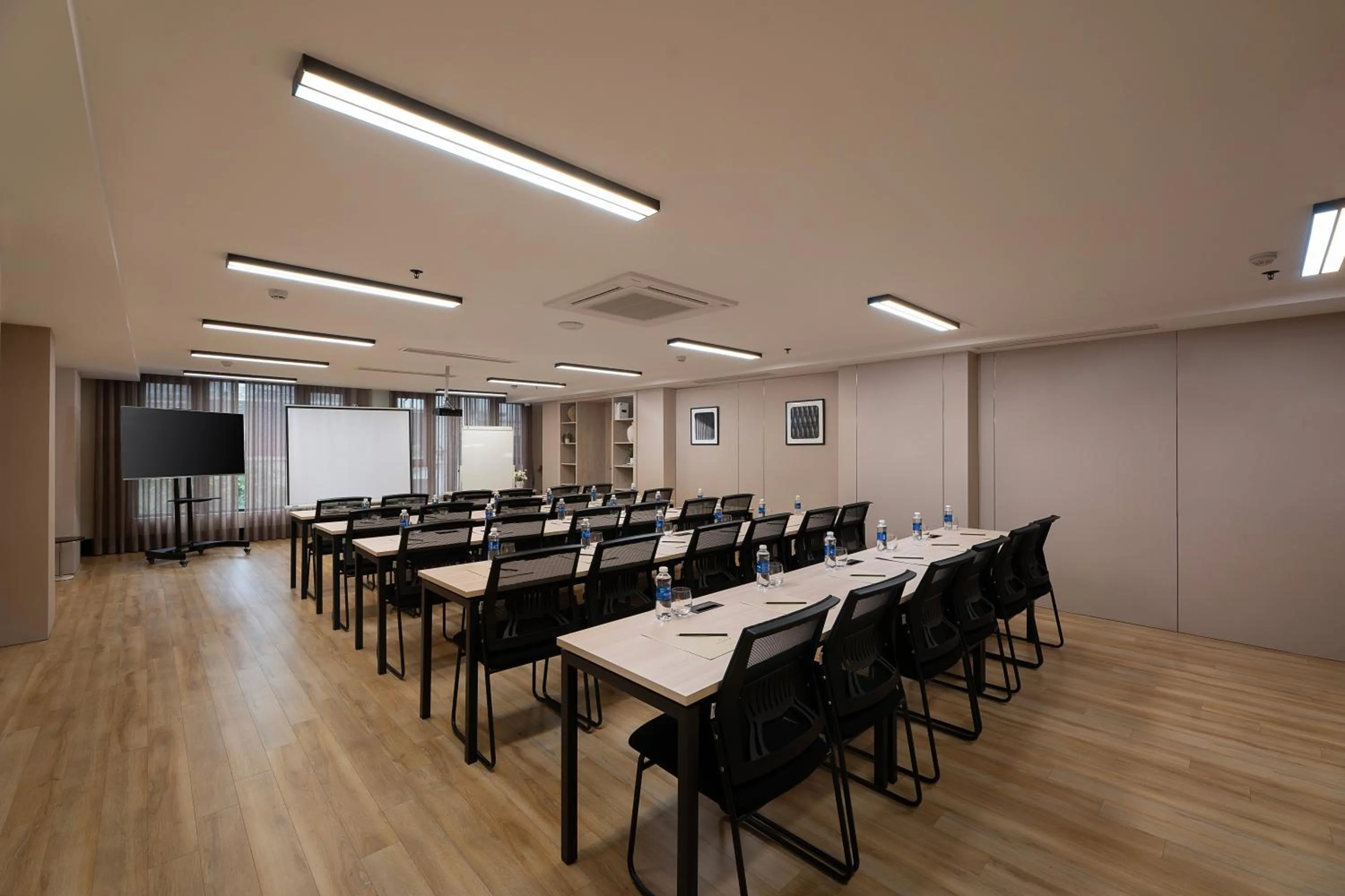 Meeting/conference room in Le Jardin Hotel Haute Couture