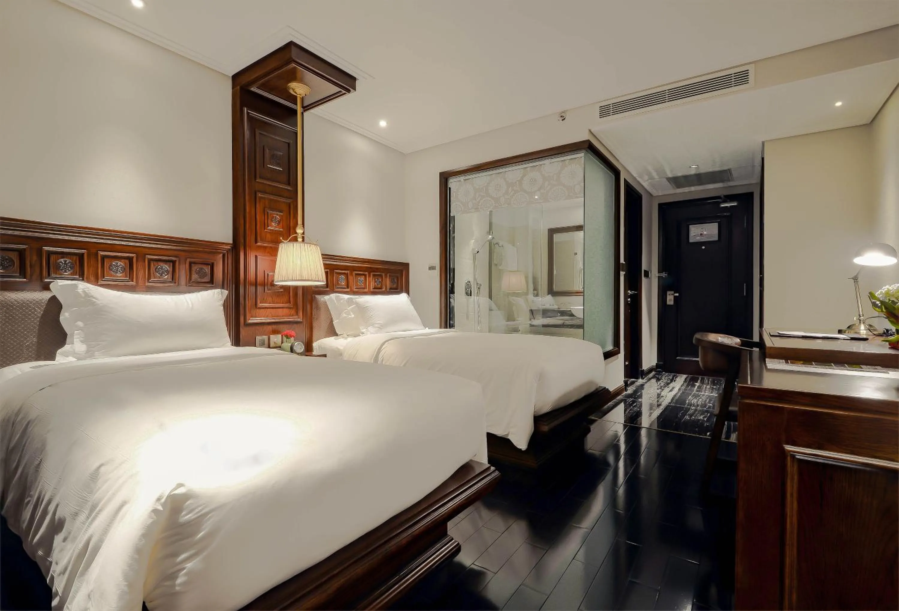 Toilet, Bed in Le Jardin Hotel Haute Couture