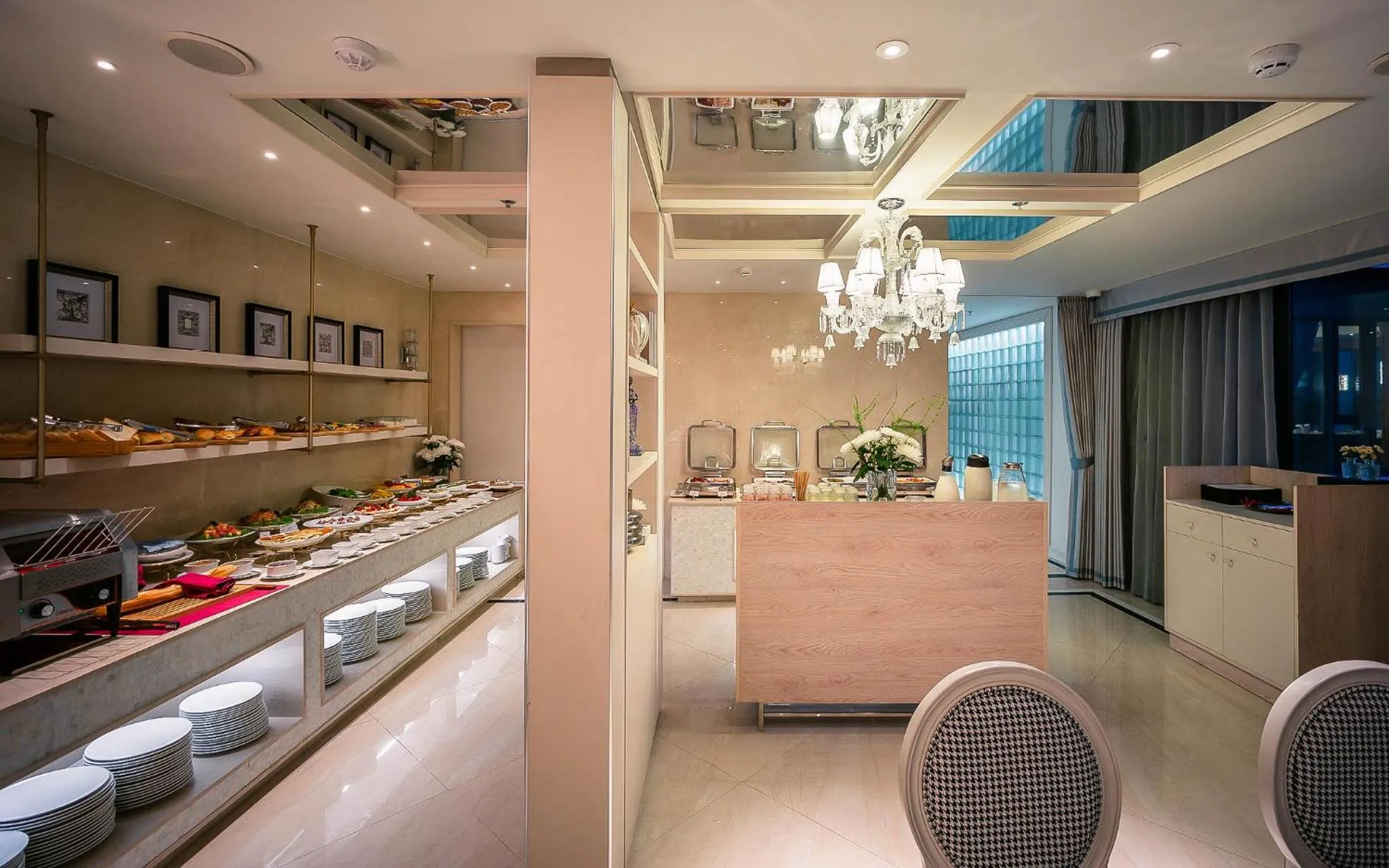 Restaurant/places to eat in Le Jardin Hotel Haute Couture