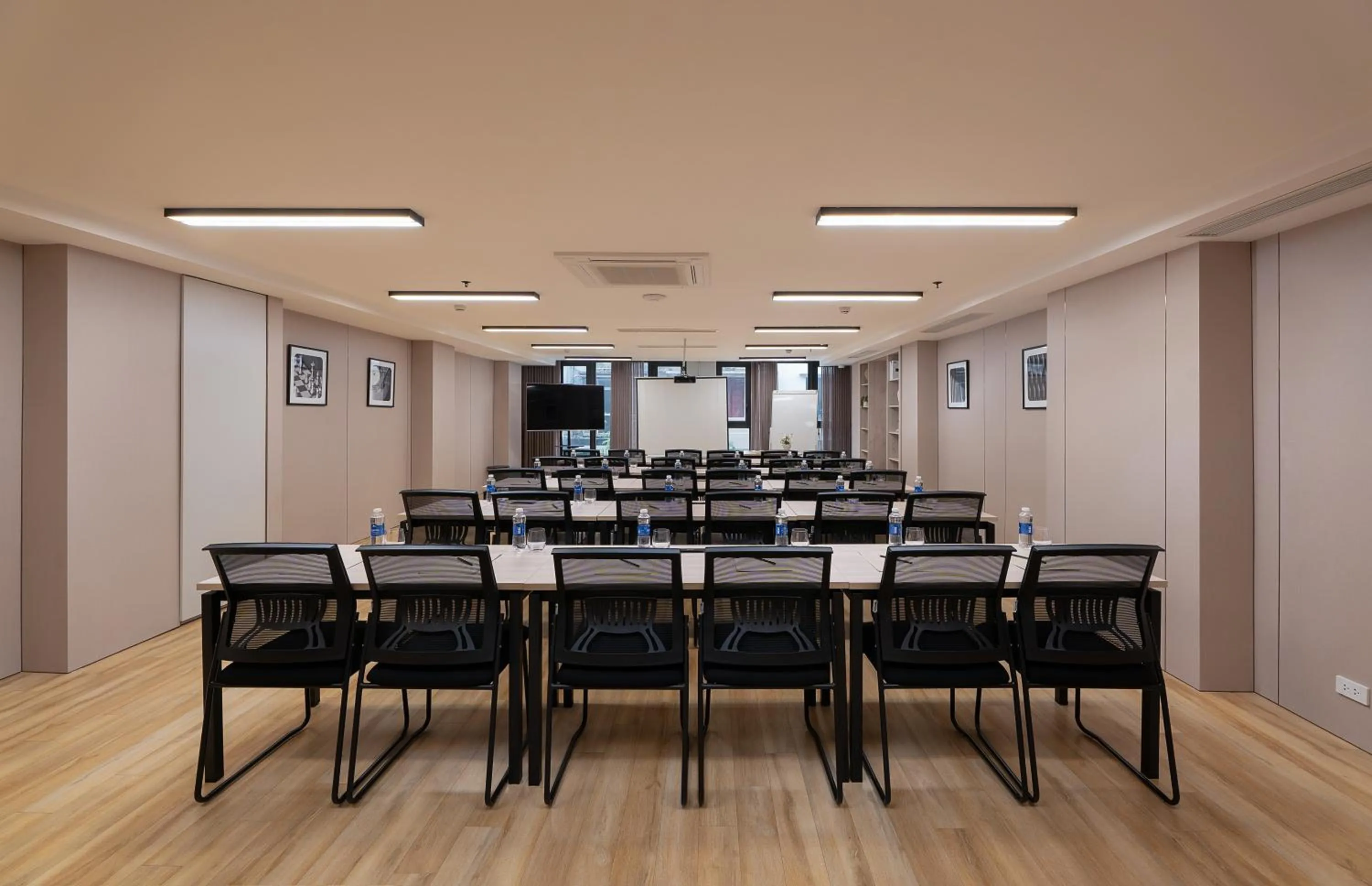 Meeting/conference room in Le Jardin Hotel Haute Couture