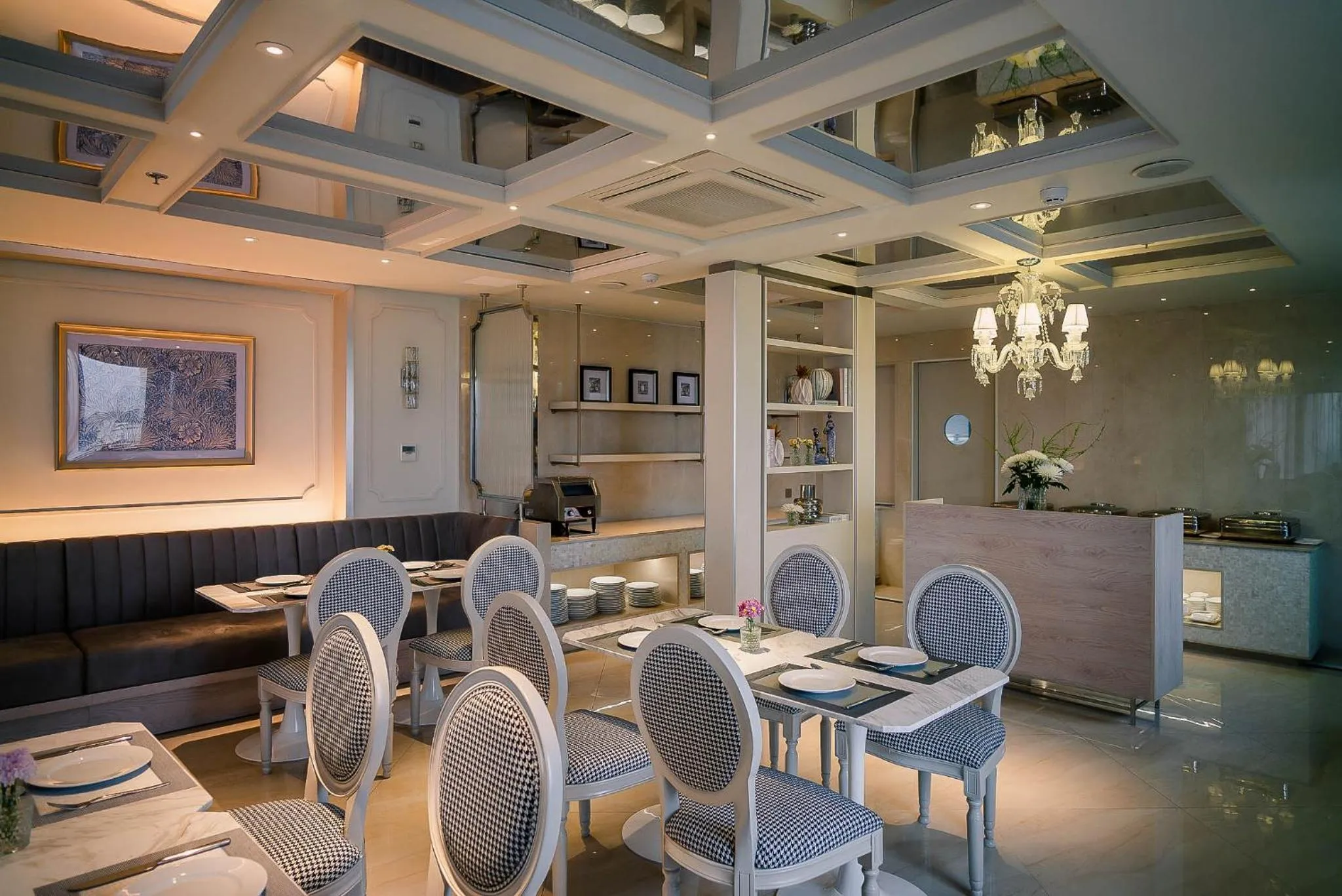 Restaurant/places to eat in Le Jardin Hotel Haute Couture