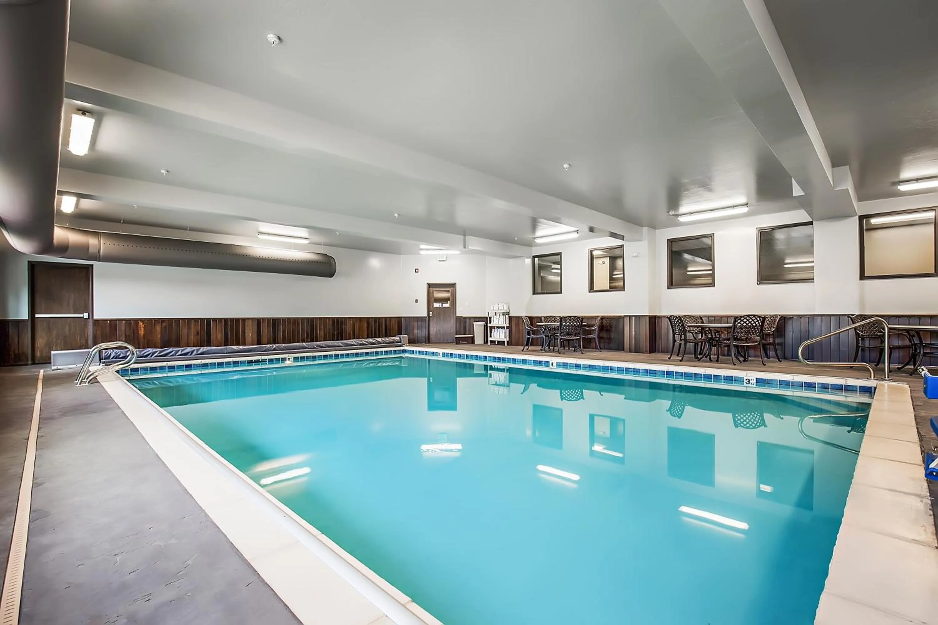 Swimming pool in Third Street Inn