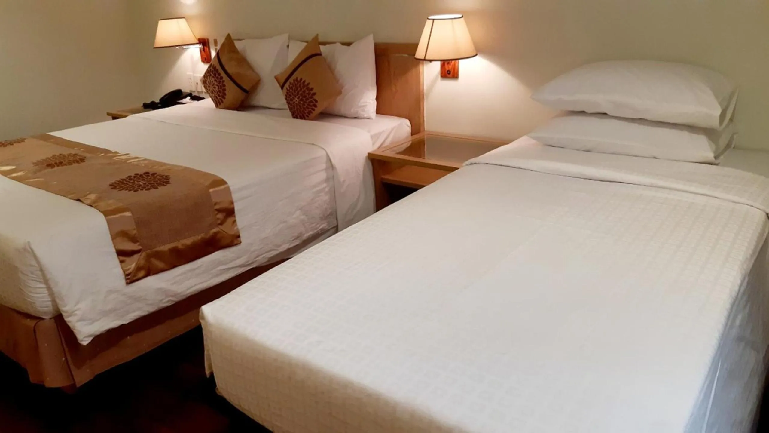 Bedroom, Bed in Vien Dong Hotel - Near Bui Vien Walking Street