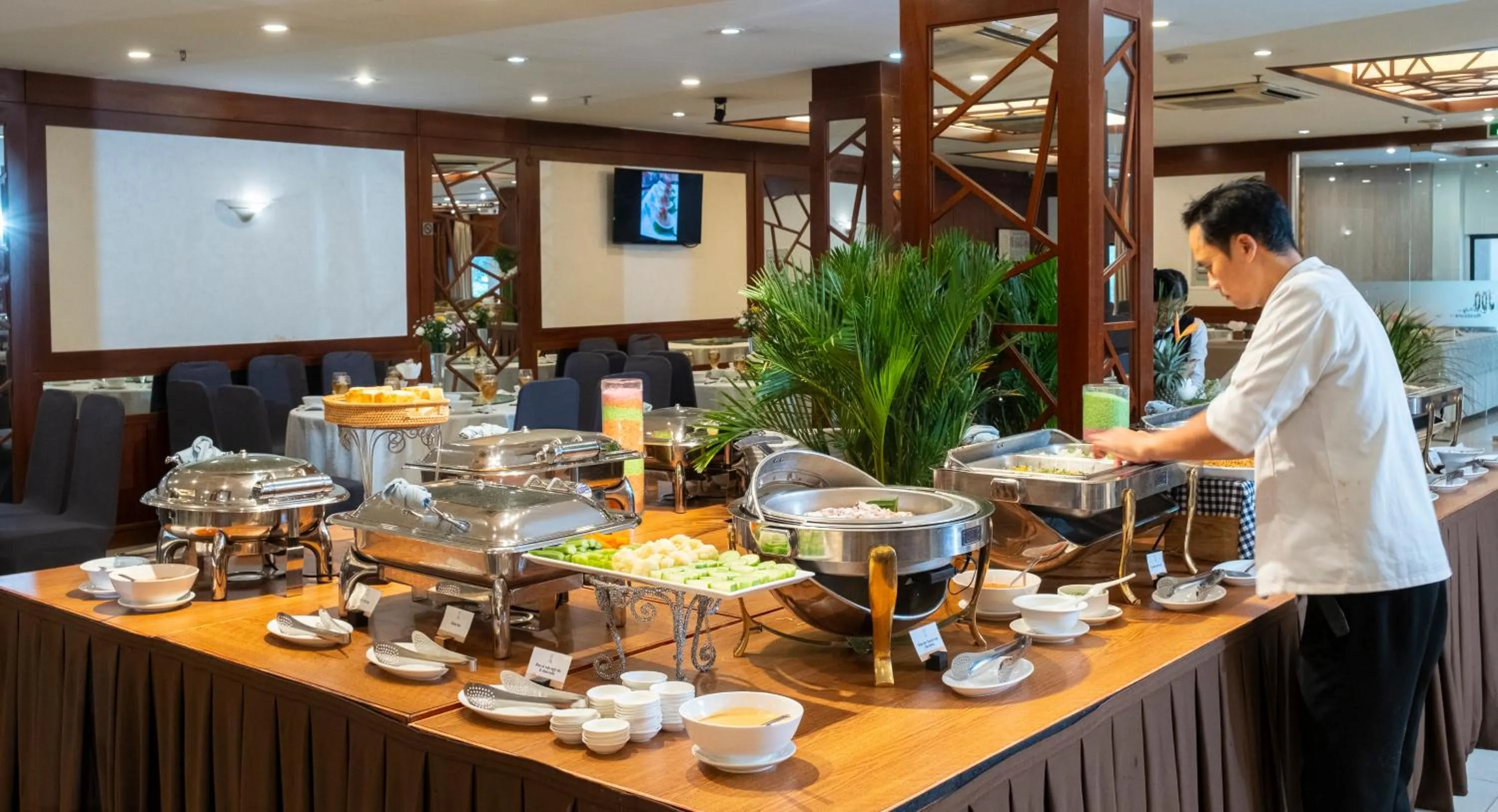 Restaurant/places to eat in Vien Dong Hotel - Near Bui Vien Walking Street