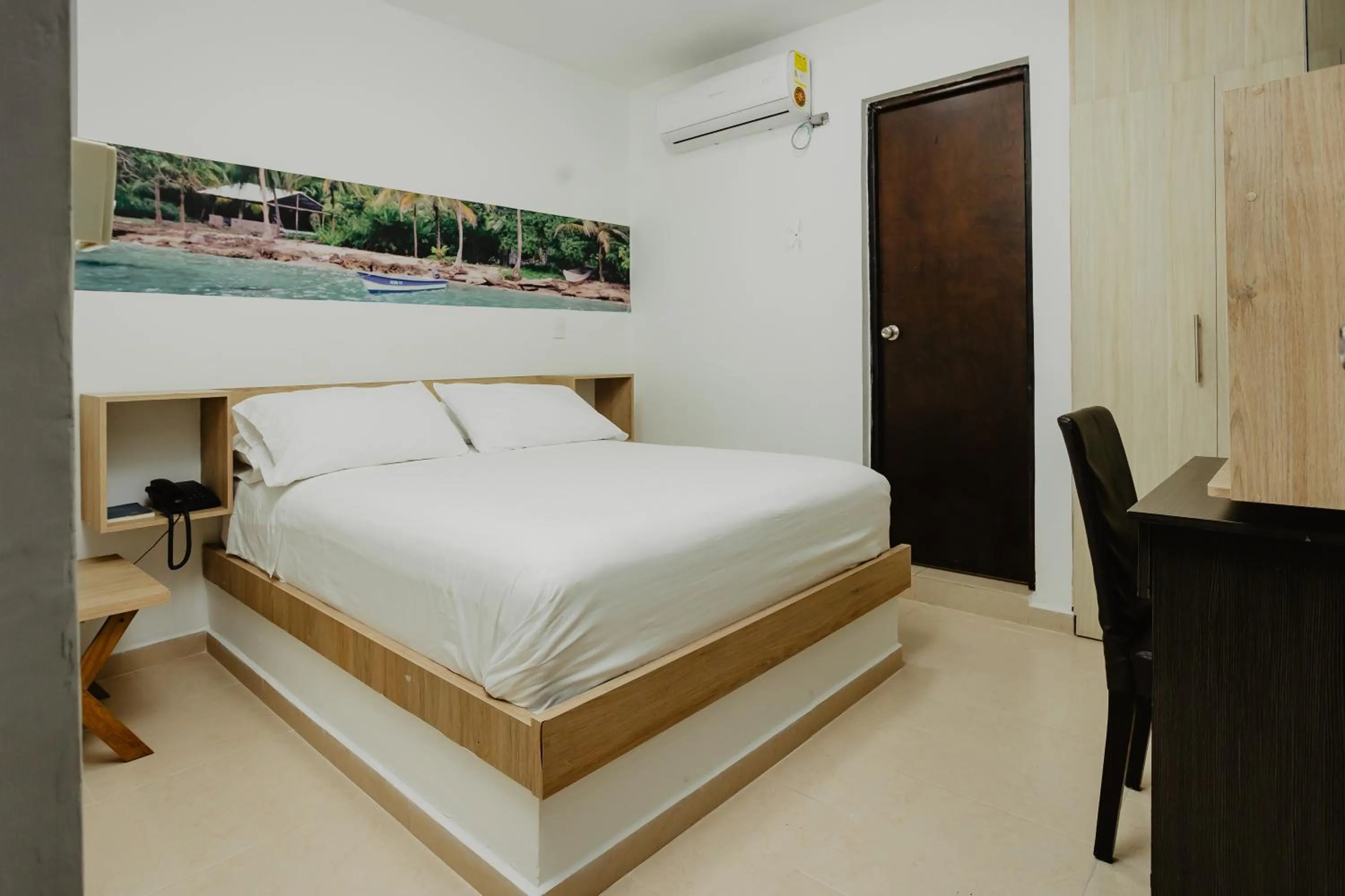 Photo of the whole room, Bed in Hotel Plataneras Plaza