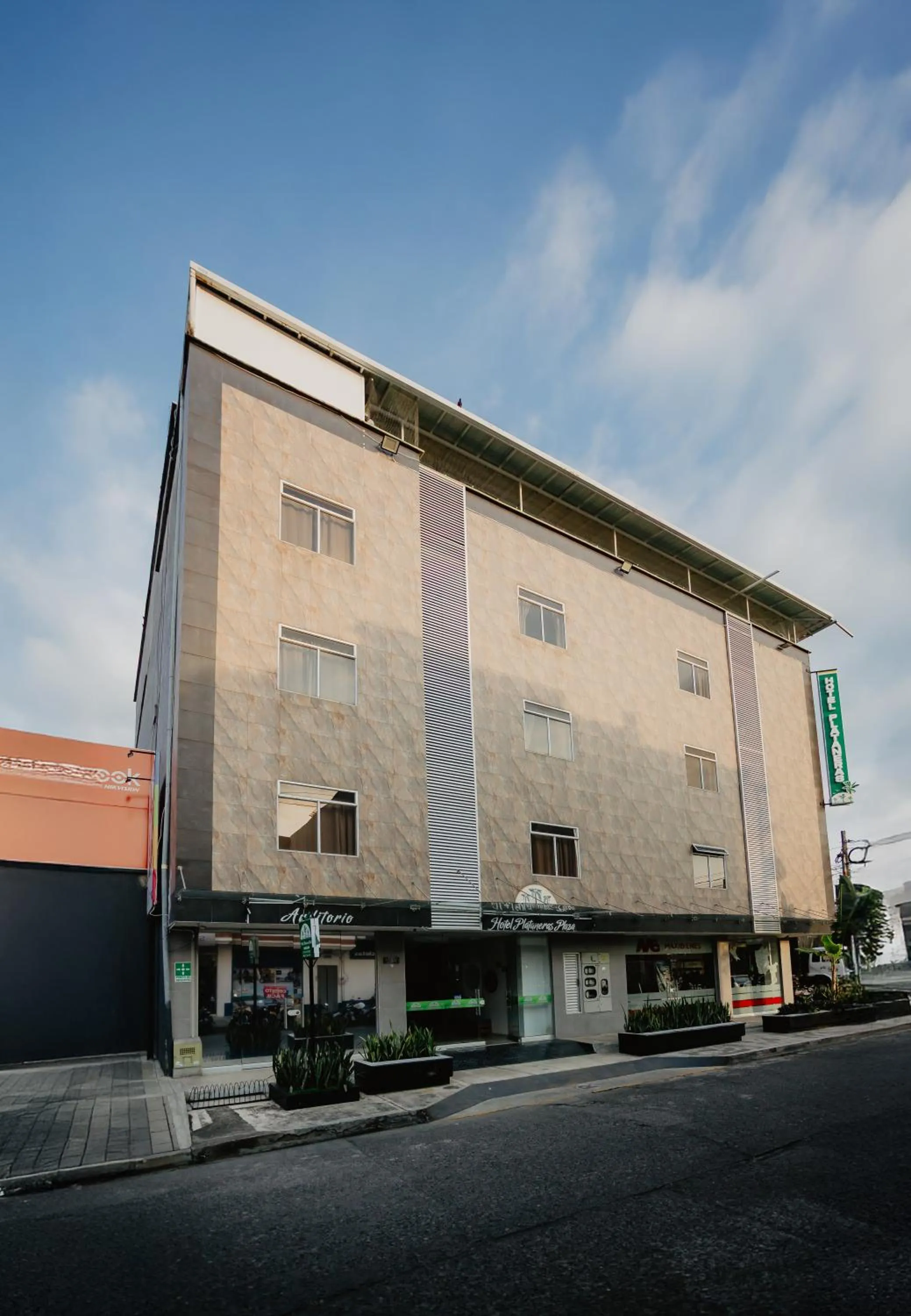 Property building in Hotel Plataneras Plaza