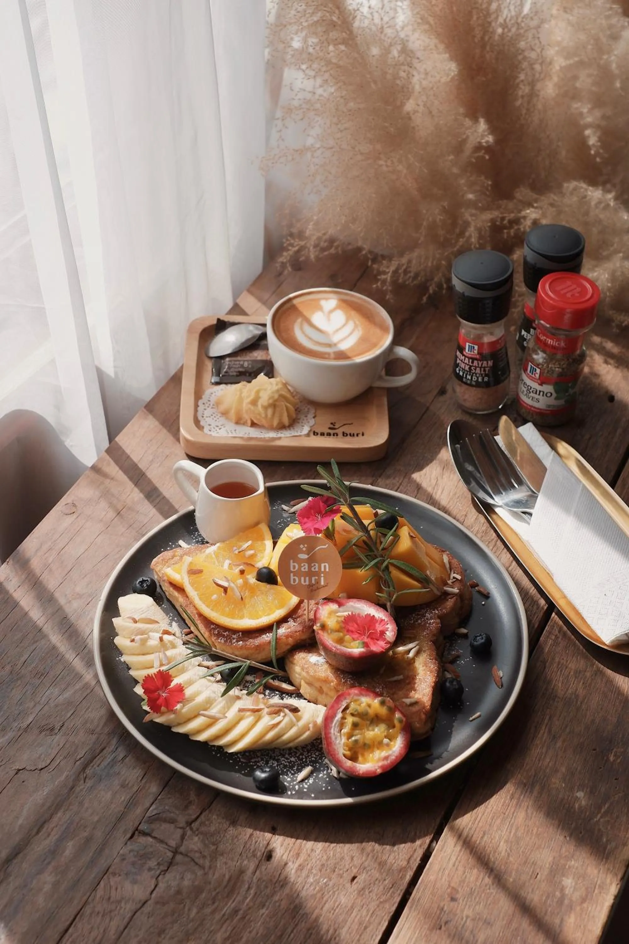 Food in Buri Gallery House