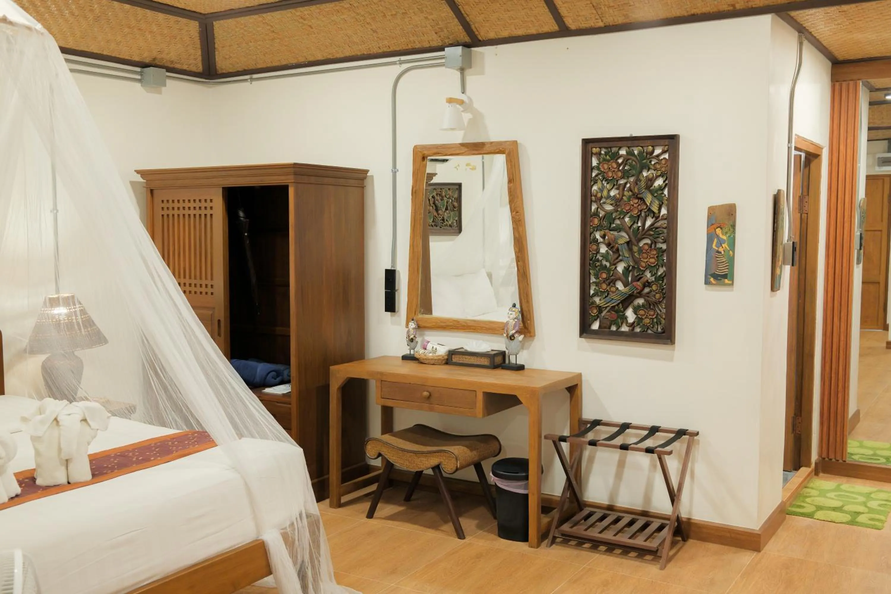 Dining area, Bed in Buri Gallery House