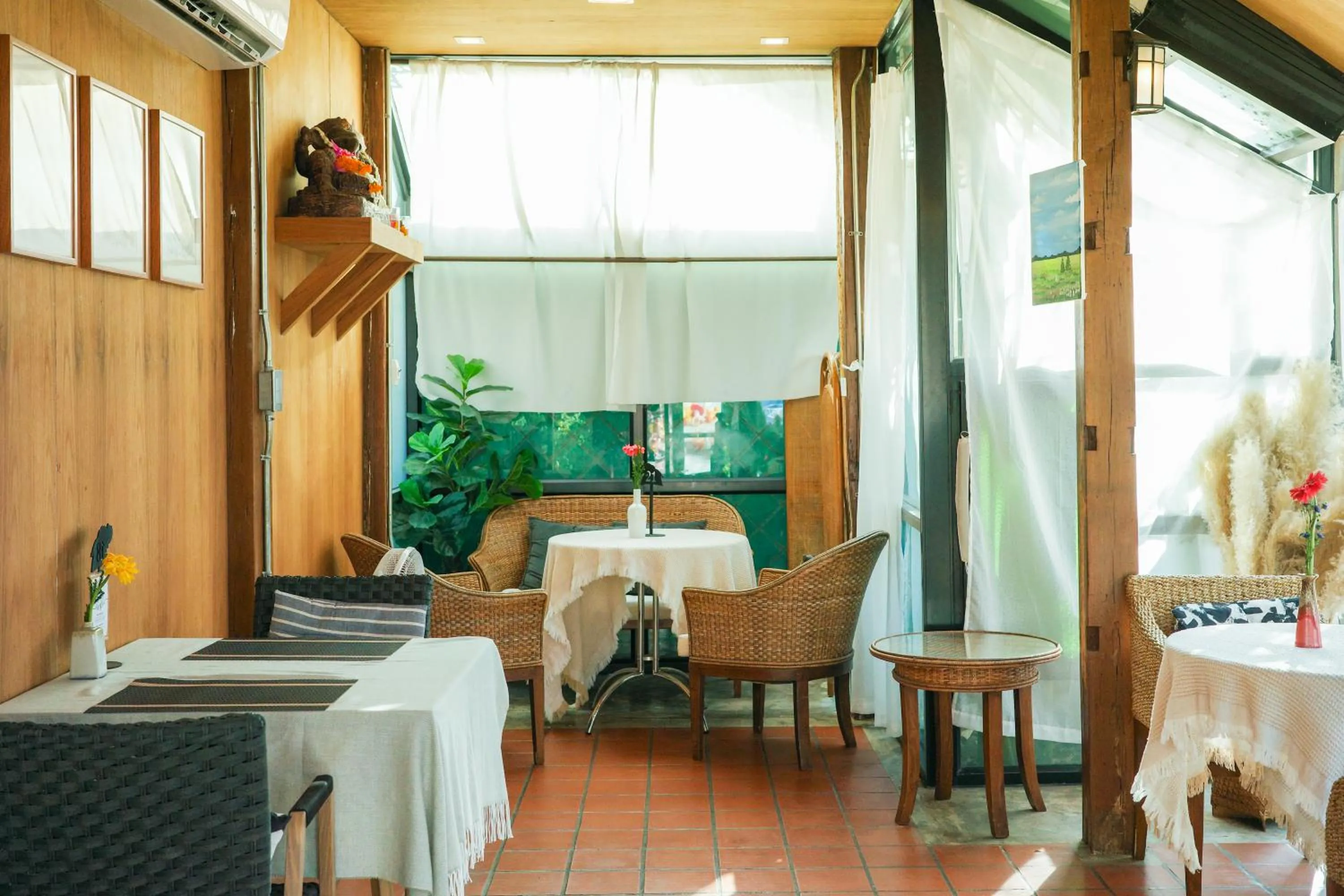 Restaurant/places to eat in Buri Gallery House