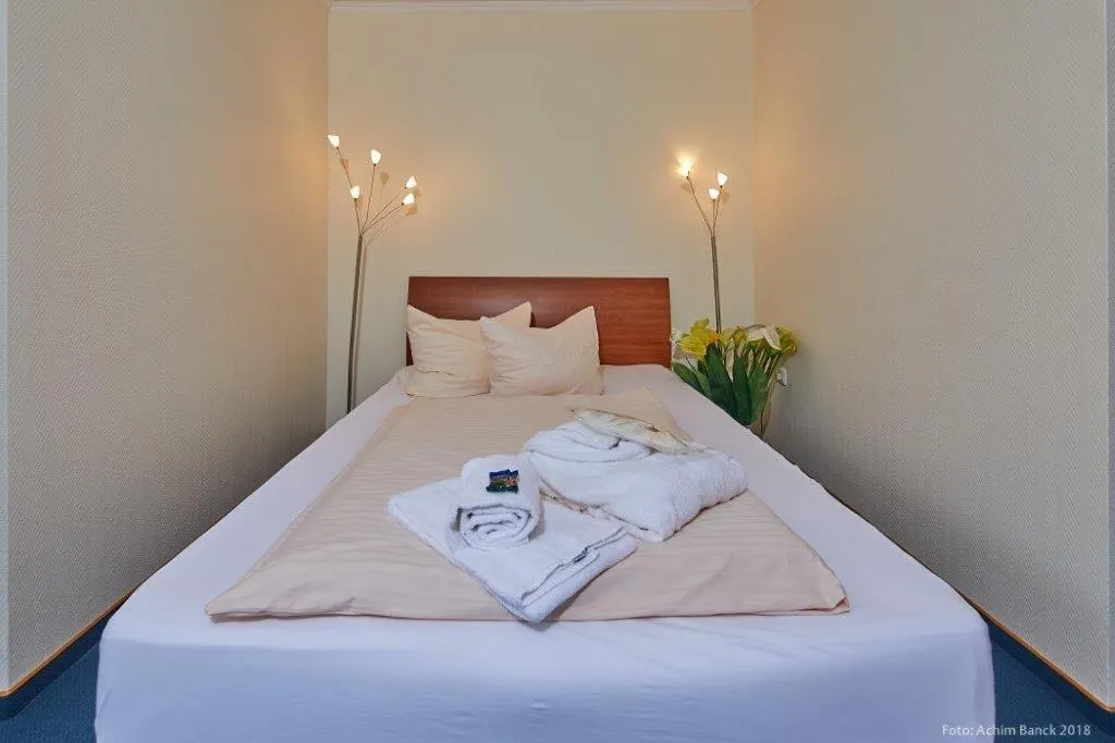 Photo of the whole room, Bed in Seeblick