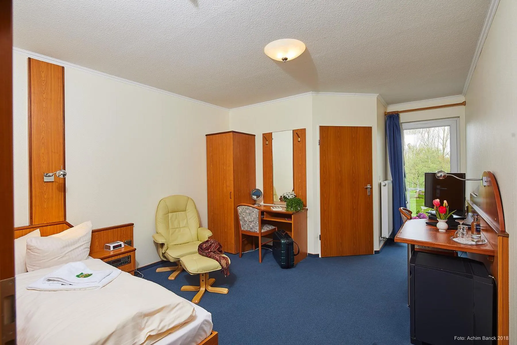 Photo of the whole room, Bed in Seeblick