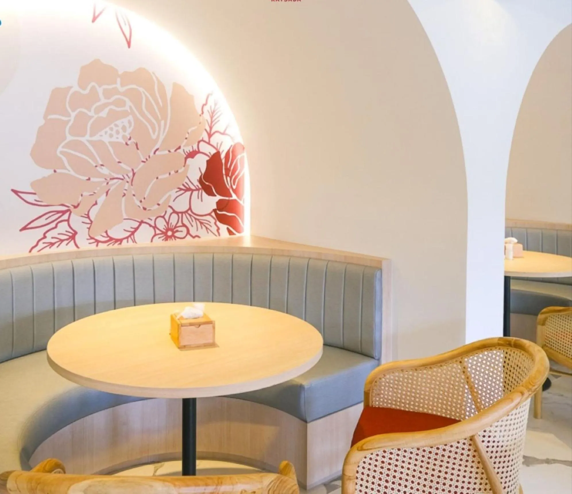 Restaurant/places to eat in Hotel Midtown Ratsada