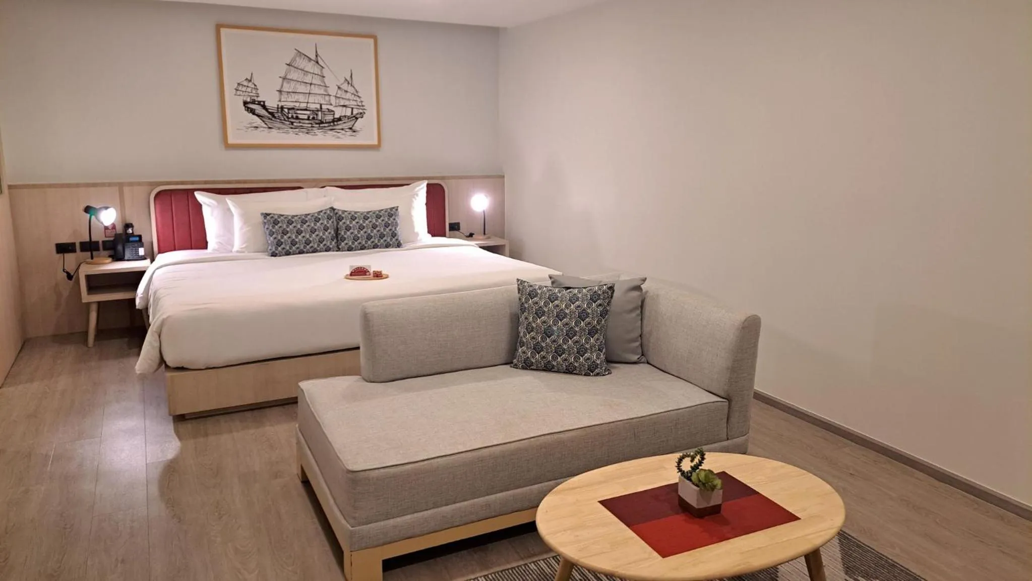 Photo of the whole room, Bed in Hotel Midtown Ratsada