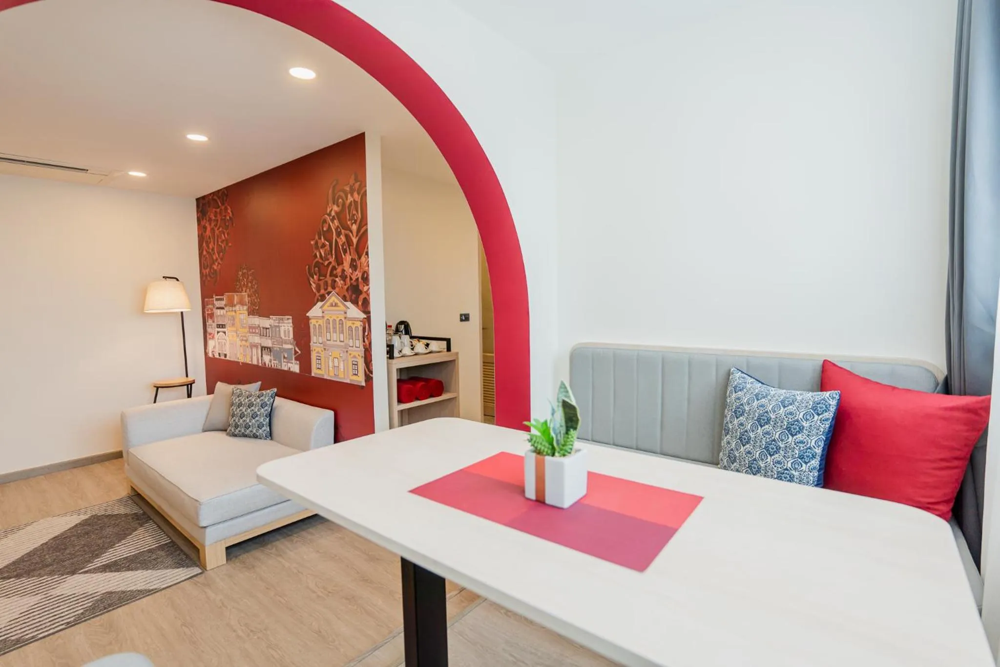 Living room, Bed in Hotel Midtown Ratsada