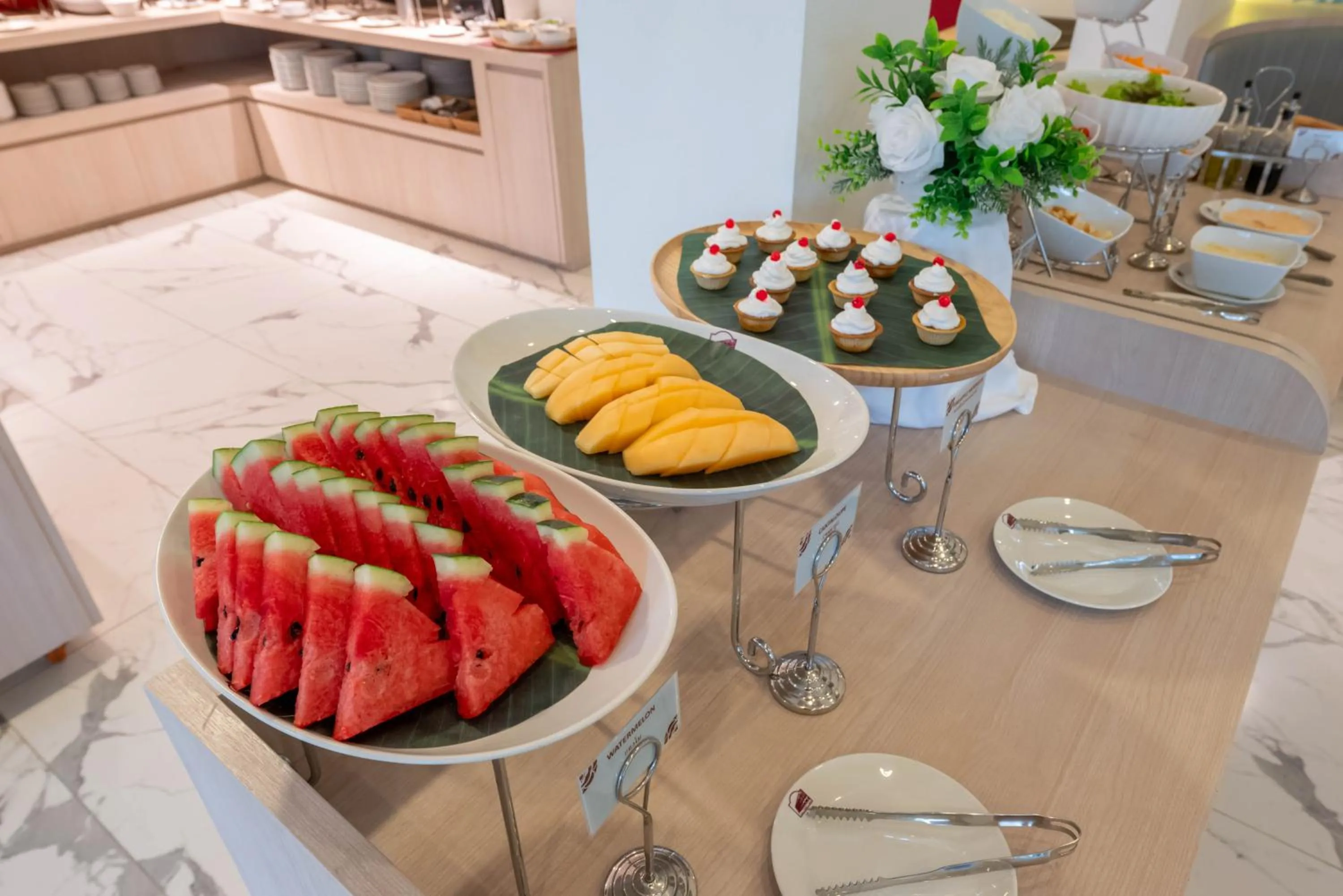 Restaurant/places to eat in Hotel Midtown Ratsada