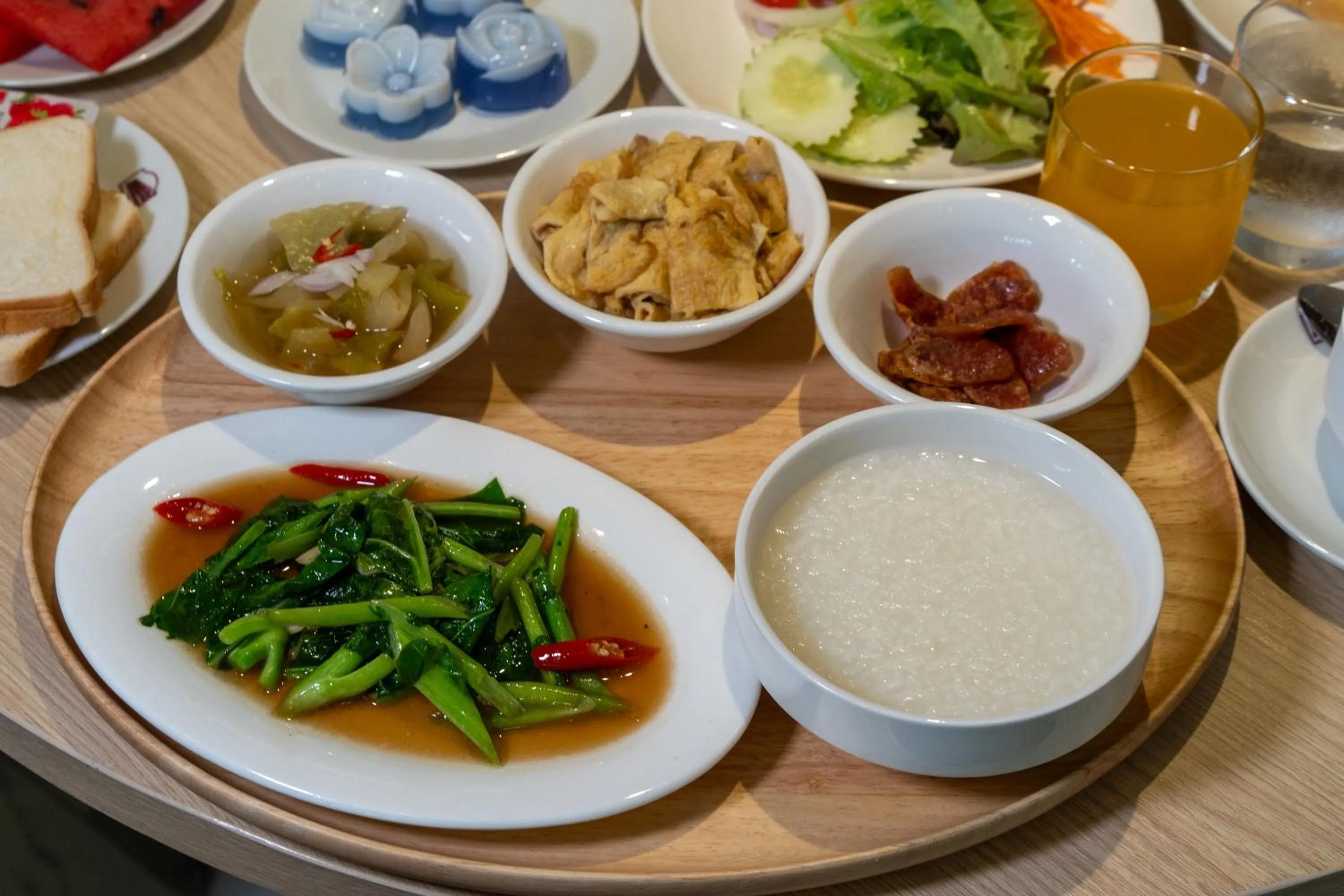 Restaurant/places to eat in Hotel Midtown Ratsada