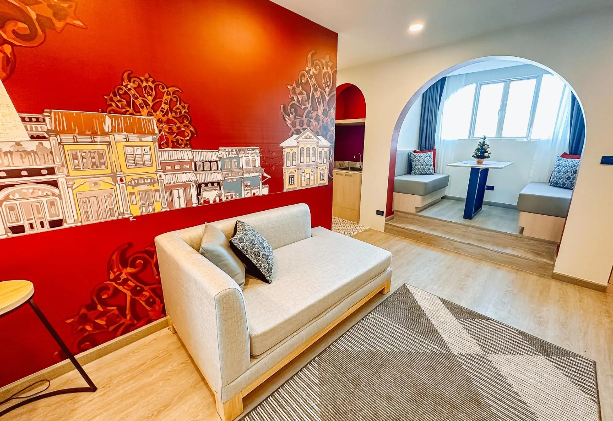 Living room, Bed in Hotel Midtown Ratsada