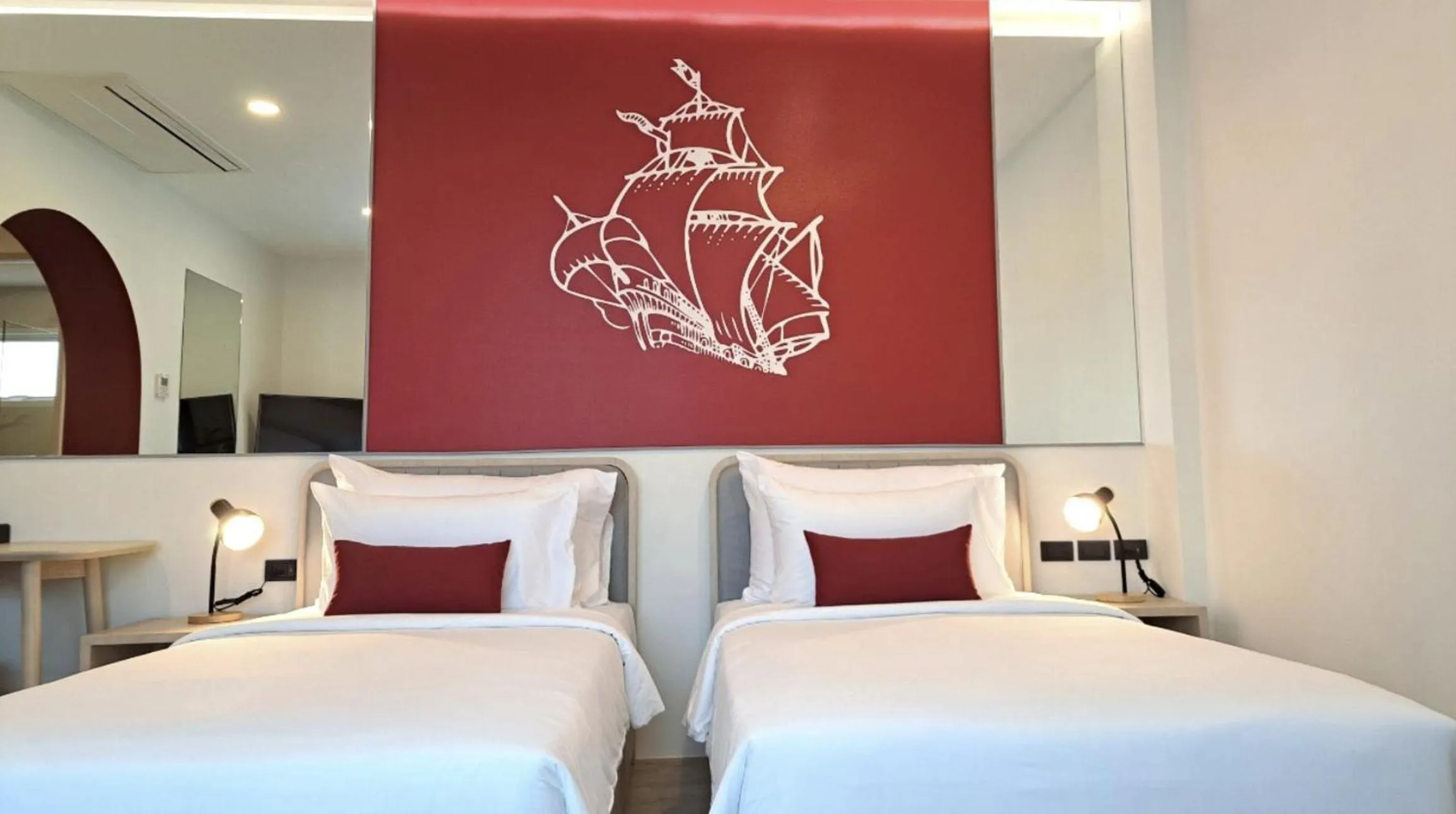 Bedroom, Bed in Hotel Midtown Ratsada