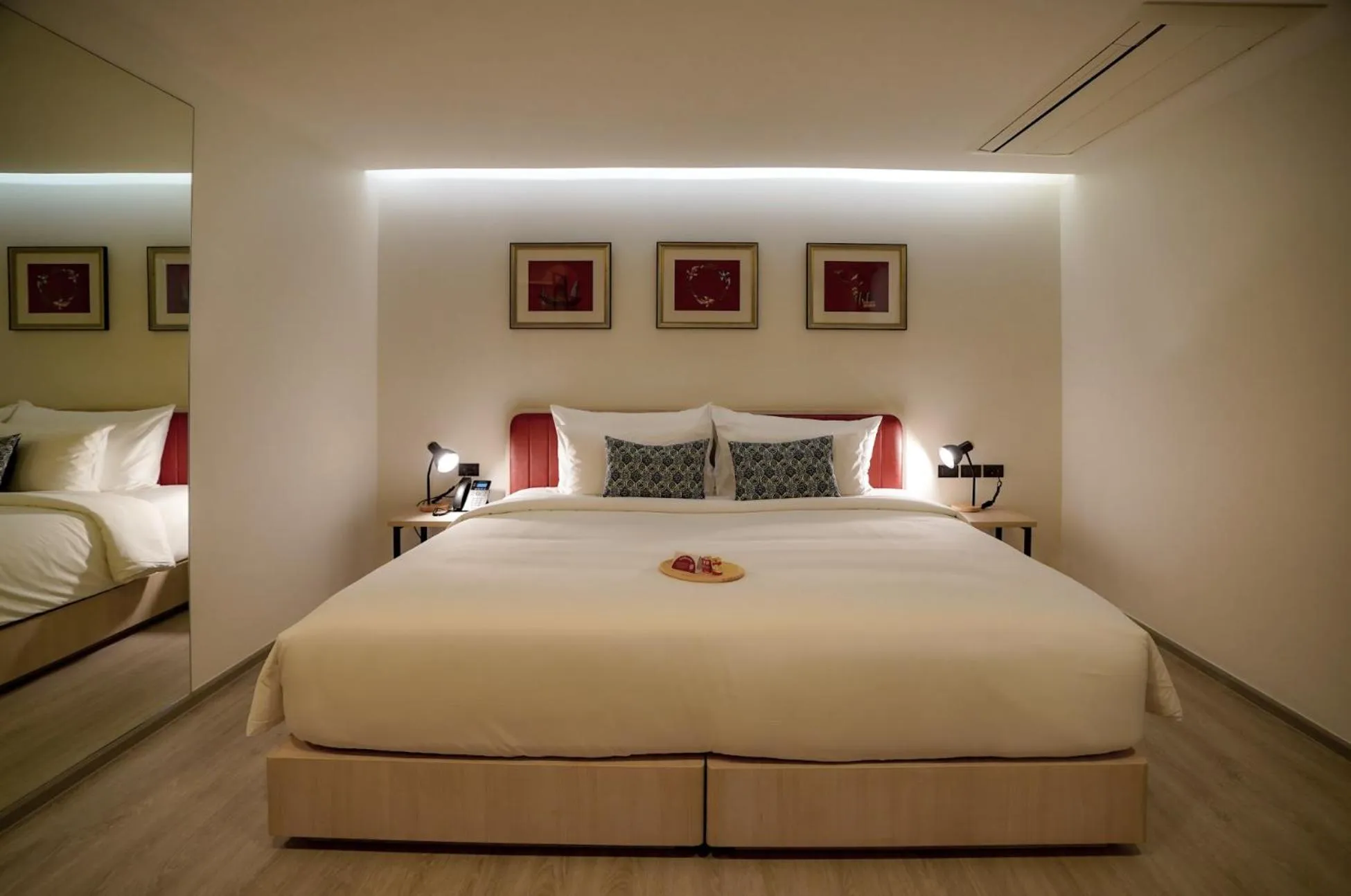 Bedroom, Bed in Hotel Midtown Ratsada