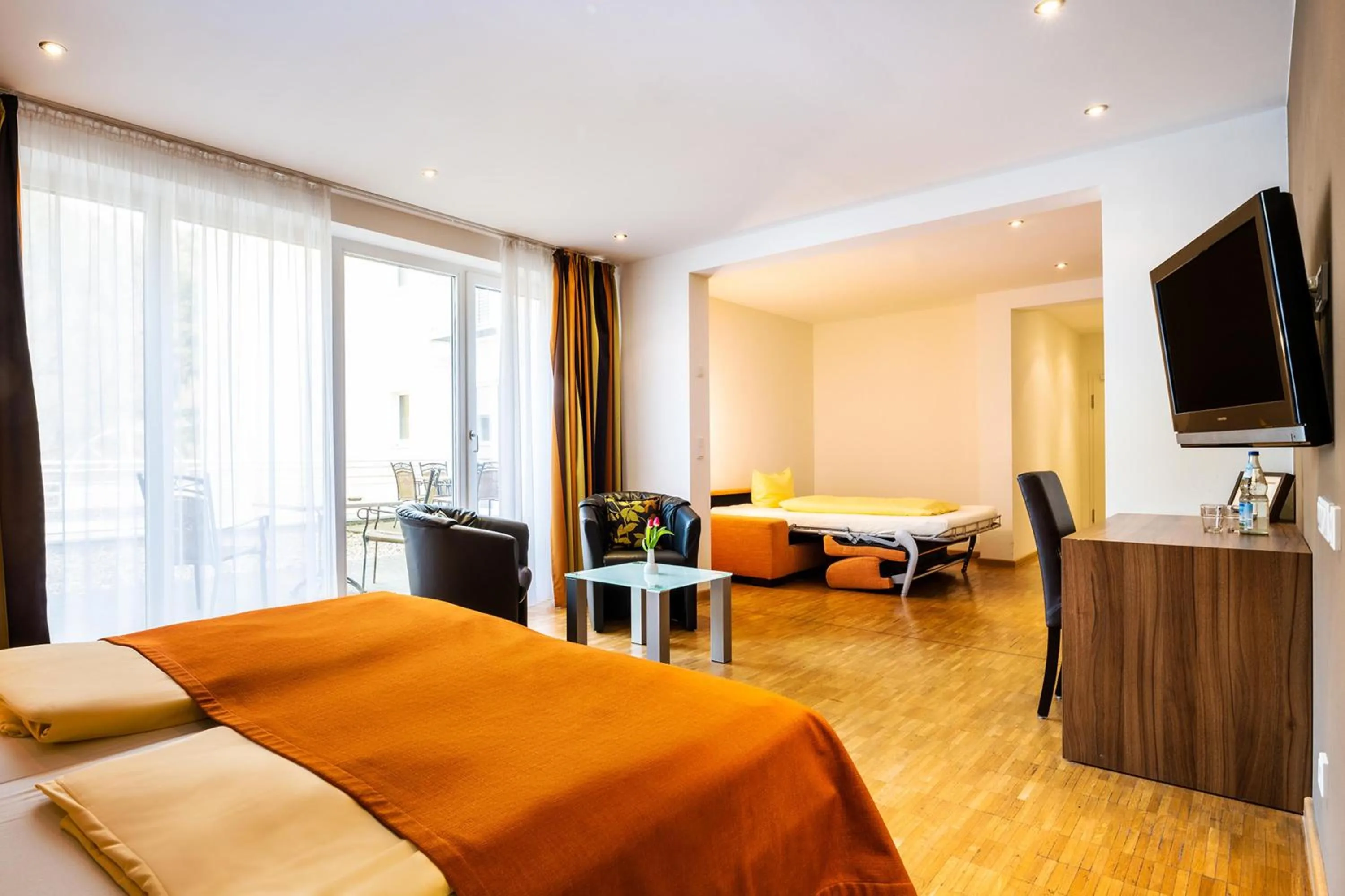 Photo of the whole room, Bed in Schroeders Stadtwaldhotel