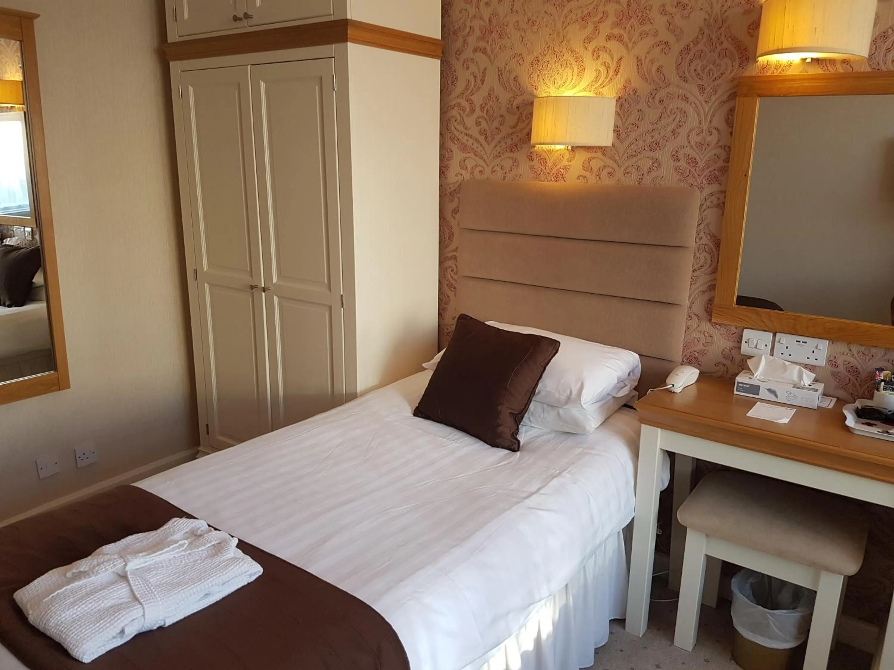 Bedroom, Bed in Bedford Hotel