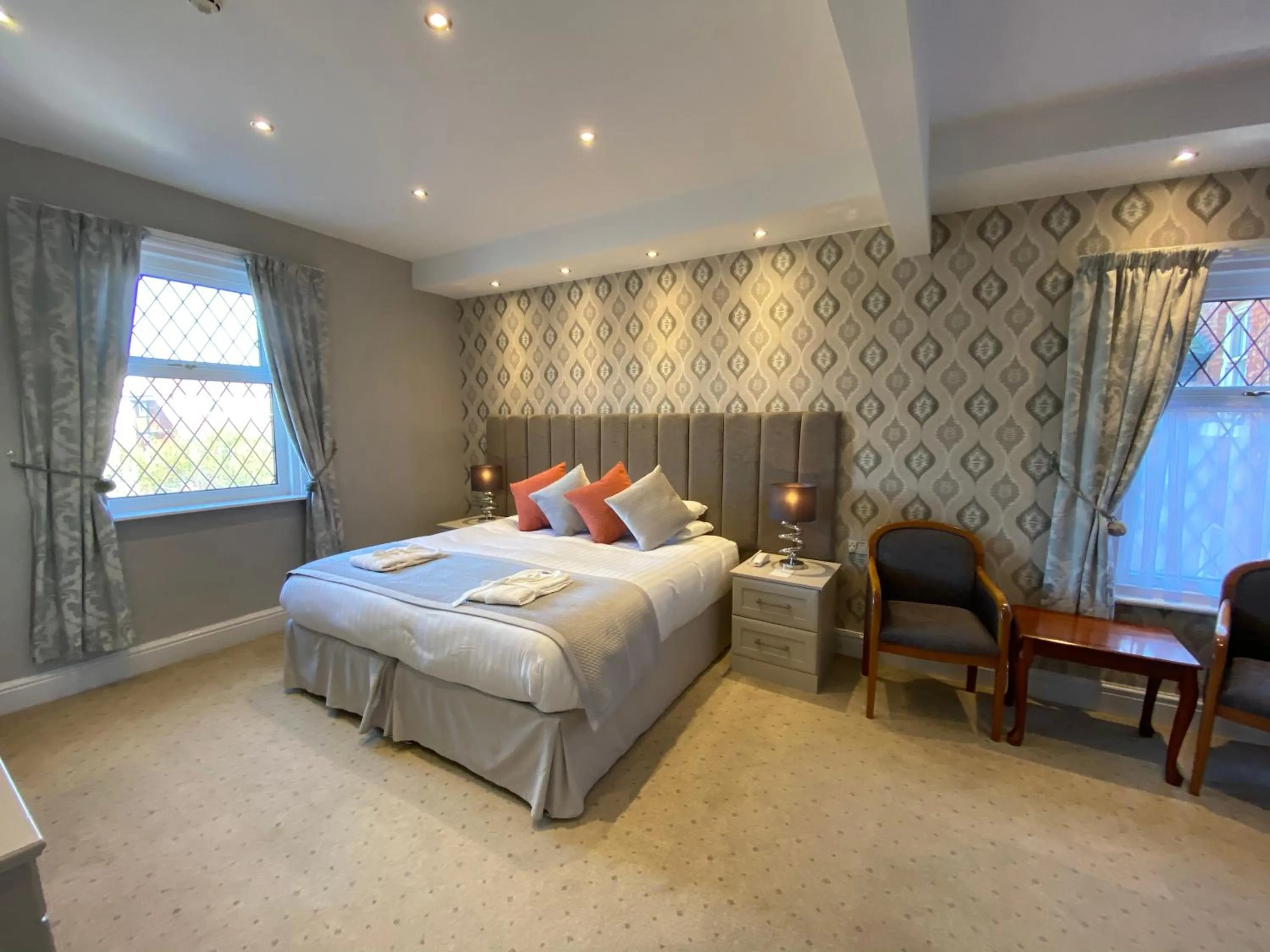 Bedroom, Bed in Bedford Hotel