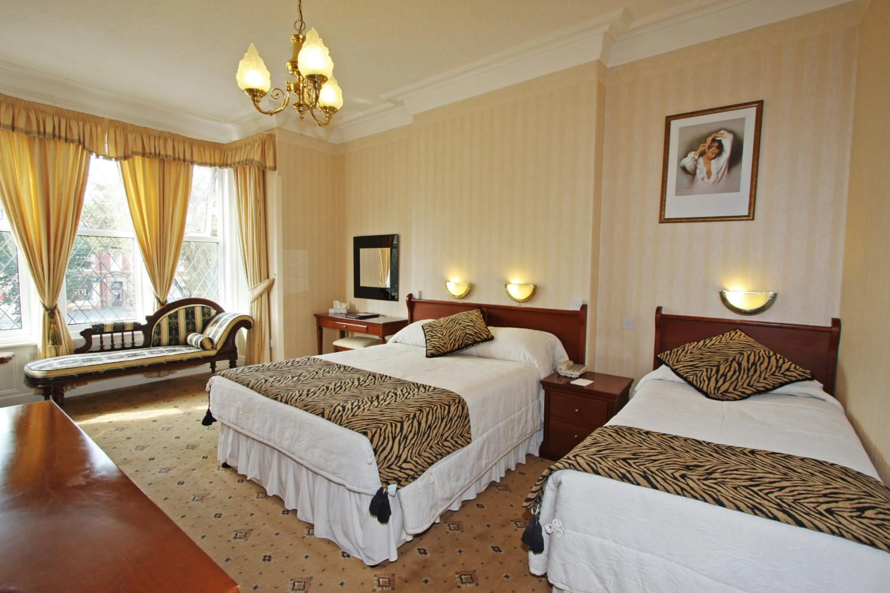 Day, Bed in Bedford Hotel